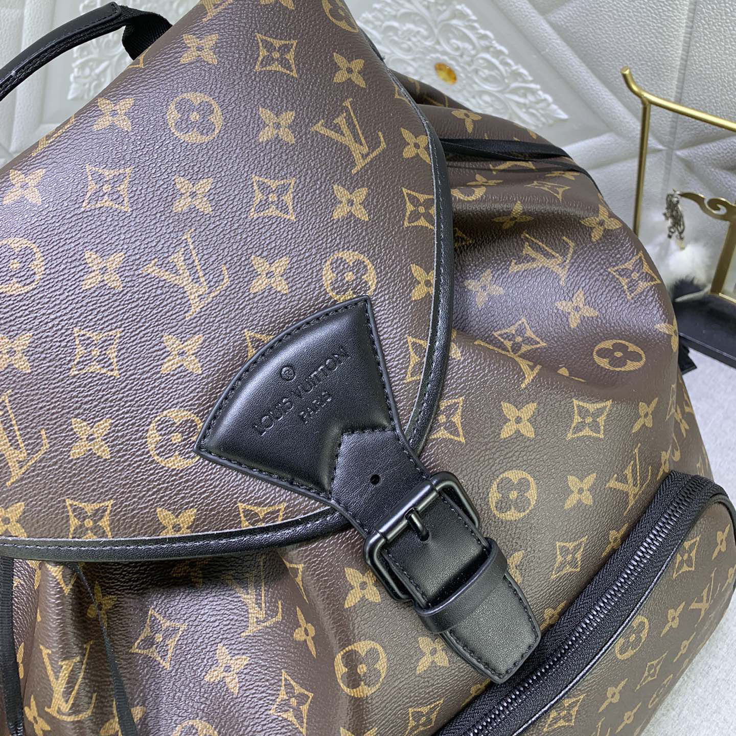 LV High Quality Unisex Backpack Luxuries Backpack Is Made Of Monogram Eclipse Canvas With Leather Trim And Features A Drawstring And Magnetic Buckle Strap For Secure Storage Adjustable Shoulder Strap Female Backpack