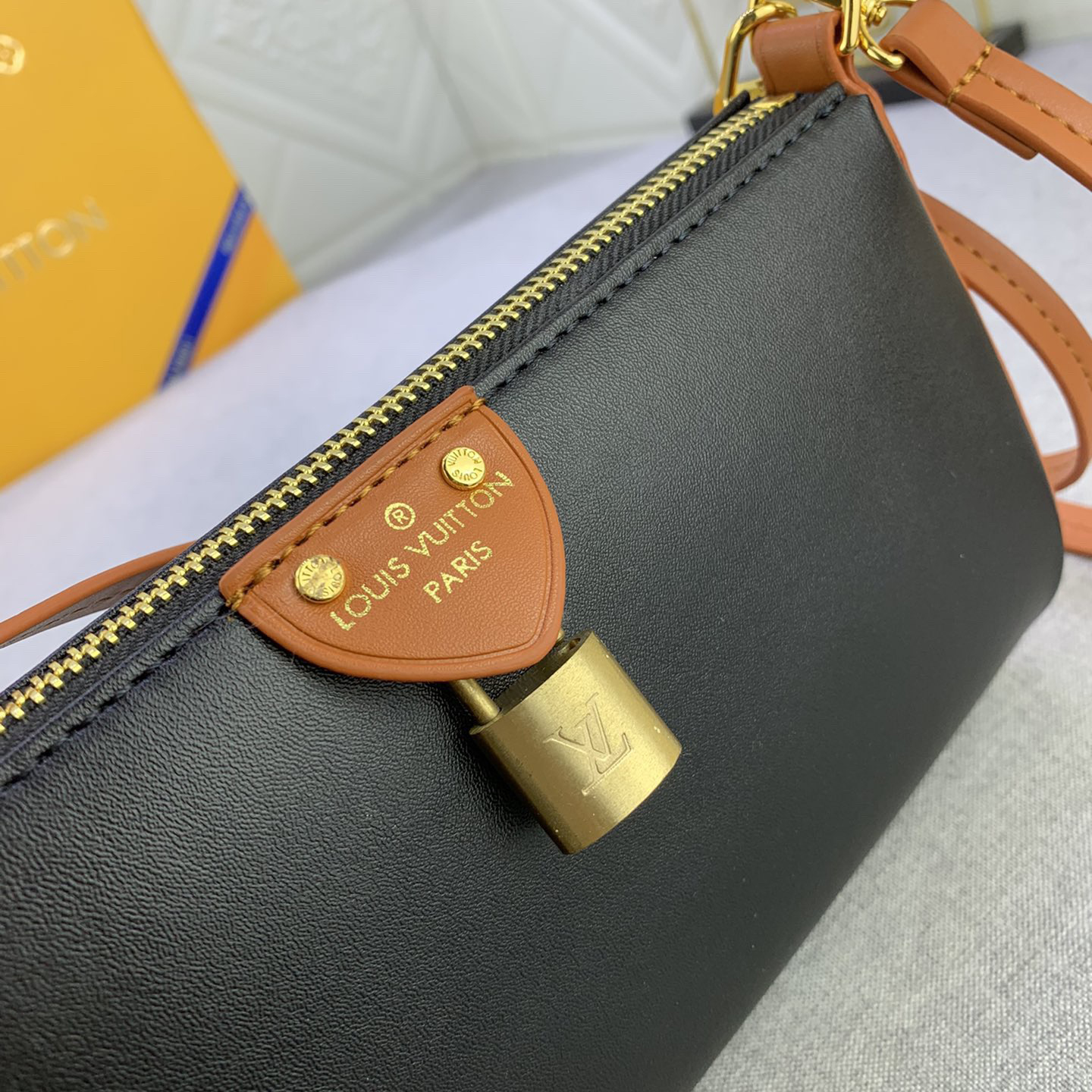 LV High Qualitys Women Handbag Equipped With Detachable And Adjustable Leather Chain Strap For Easy Shoulder Or Crossbody Carrying Lady Clutch Shoulder Tote Female Purse Wallet Hand Bag