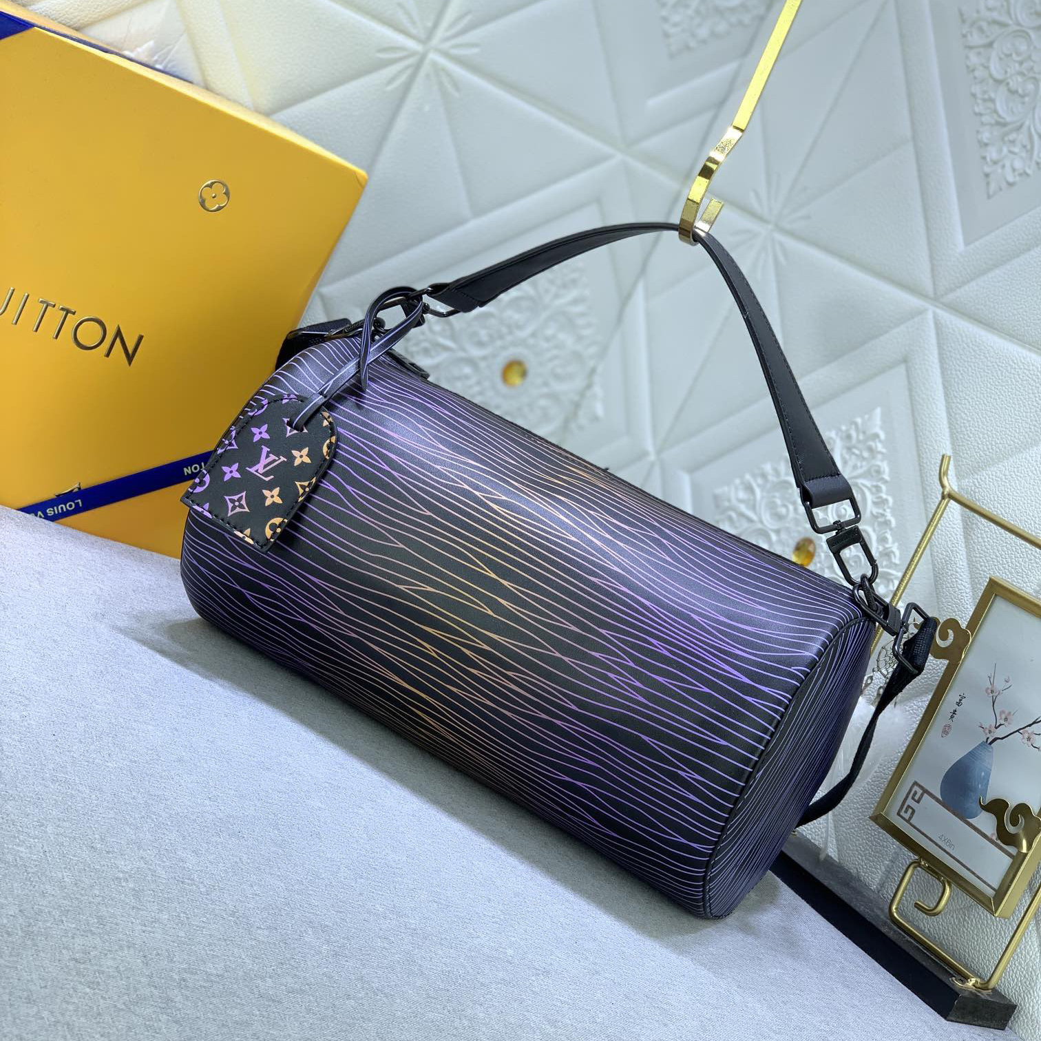 LV High Quality Women Shoulder Bags Luxury Soft Cylindrical Bag With Wide Handle And Wide Shoulder Strap The Spacious Interior Can Accommodate A Variety Of Items Female Hand Bag
