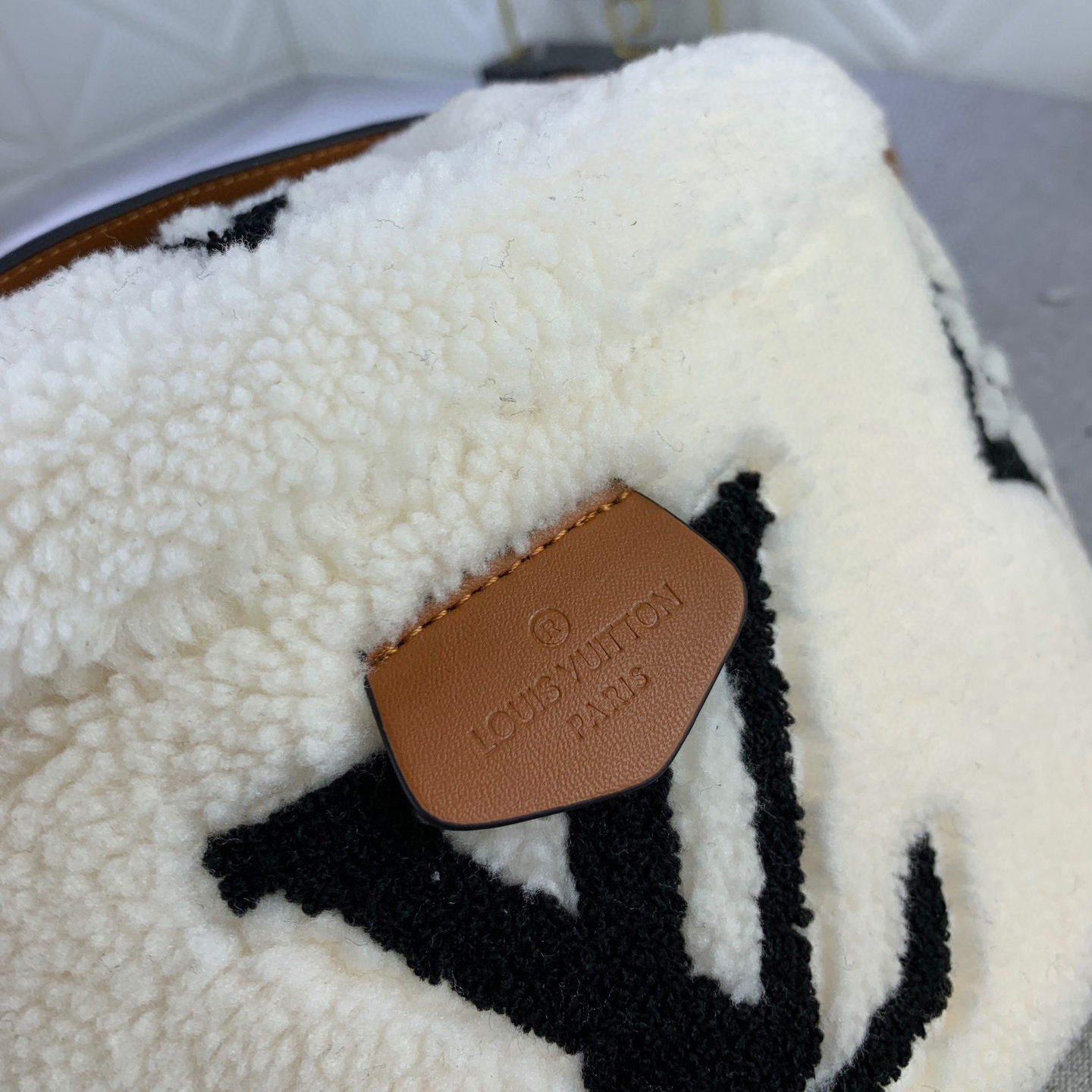 LV The Soft Wool Surface Of High Quality Women Waist Bag Luxury Waist Bag Presents Monogram Pattern Creating A Fluffy Appearance And Smooth Texture Female Waist Bag