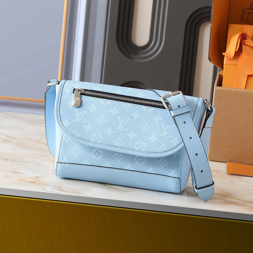 LV High Quality Women Shoulder Bags Luxury Postman Bag Is Crafted With Monogram Eclipse Canvas To Create A Sophisticated Design Featuring A Female Hand Bag With A Zip Closure On The Flip Top