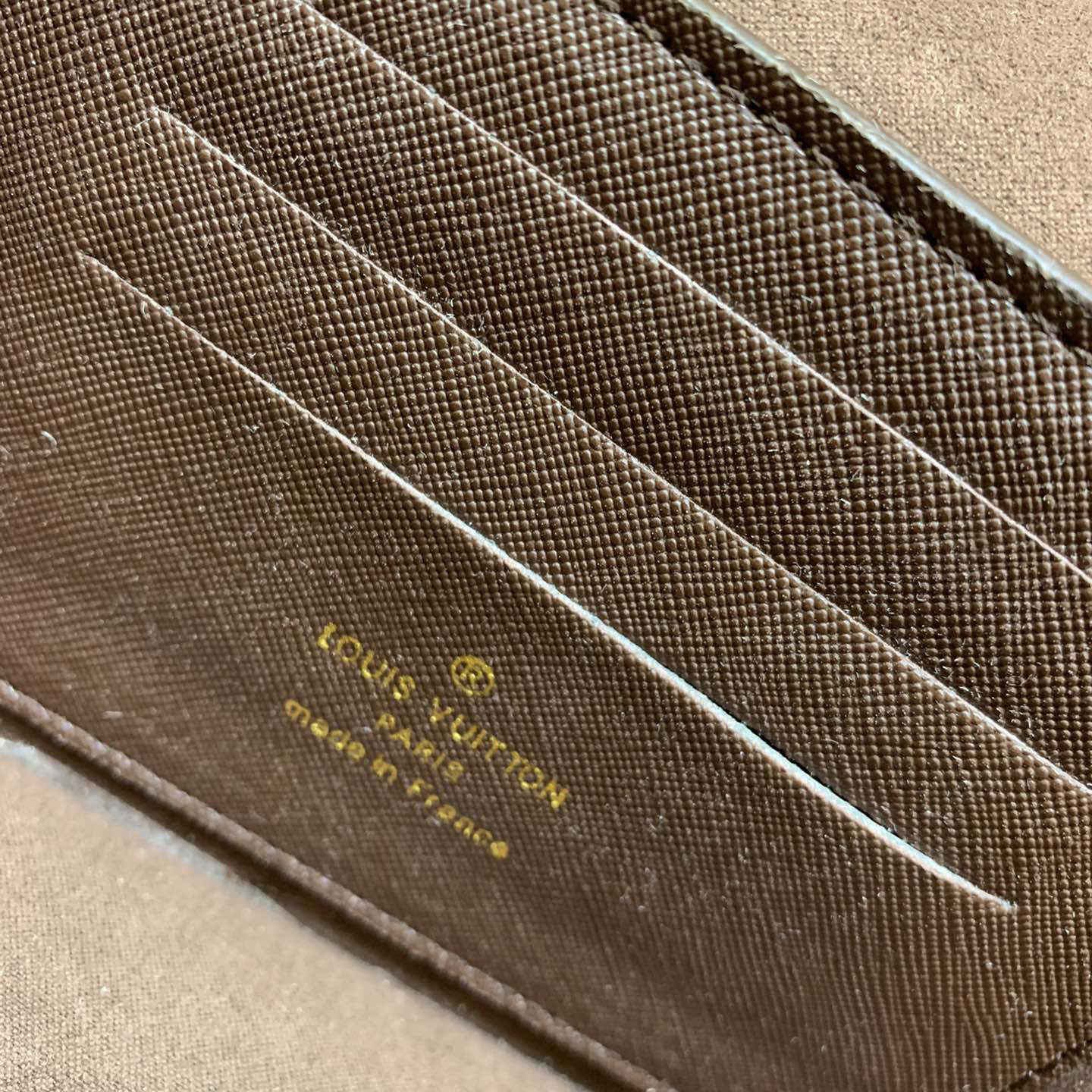 LV High Quality Women Shoulder Bags Luxury Has A Rectangular And Subtle Retro Appearance With A Flip Cover Featuring A Gold Trim Panel Detachable And Adjustable Chain And LV Round Accessory Female Hand Bag