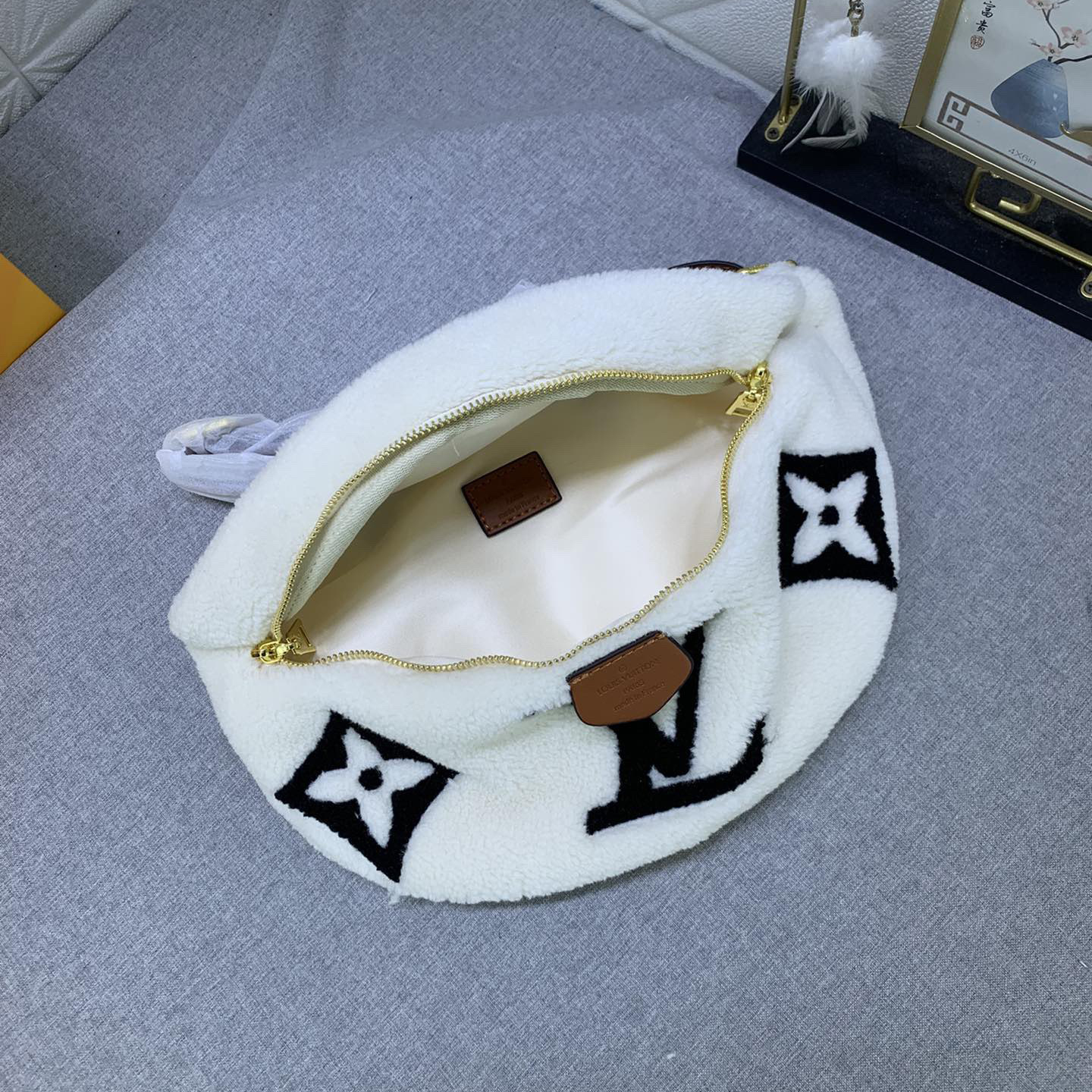 LV The Soft Wool Surface Of High Quality Women Waist Bag Luxury Waist Bag Presents Monogram Pattern Creating A Fluffy Appearance And Smooth Texture Female Waist Bag