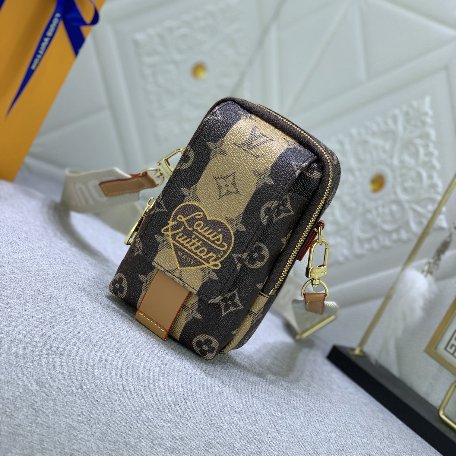LV High Quality Women Shoulder Bags Luxuries Phone Bag Classic Monogram Denim Fabric With Ample Capacity To Store Cards, Keys Several Phones And Other Small Items Remove The Shoulder Strap To Transform Into A Female Hand Bag Wallet