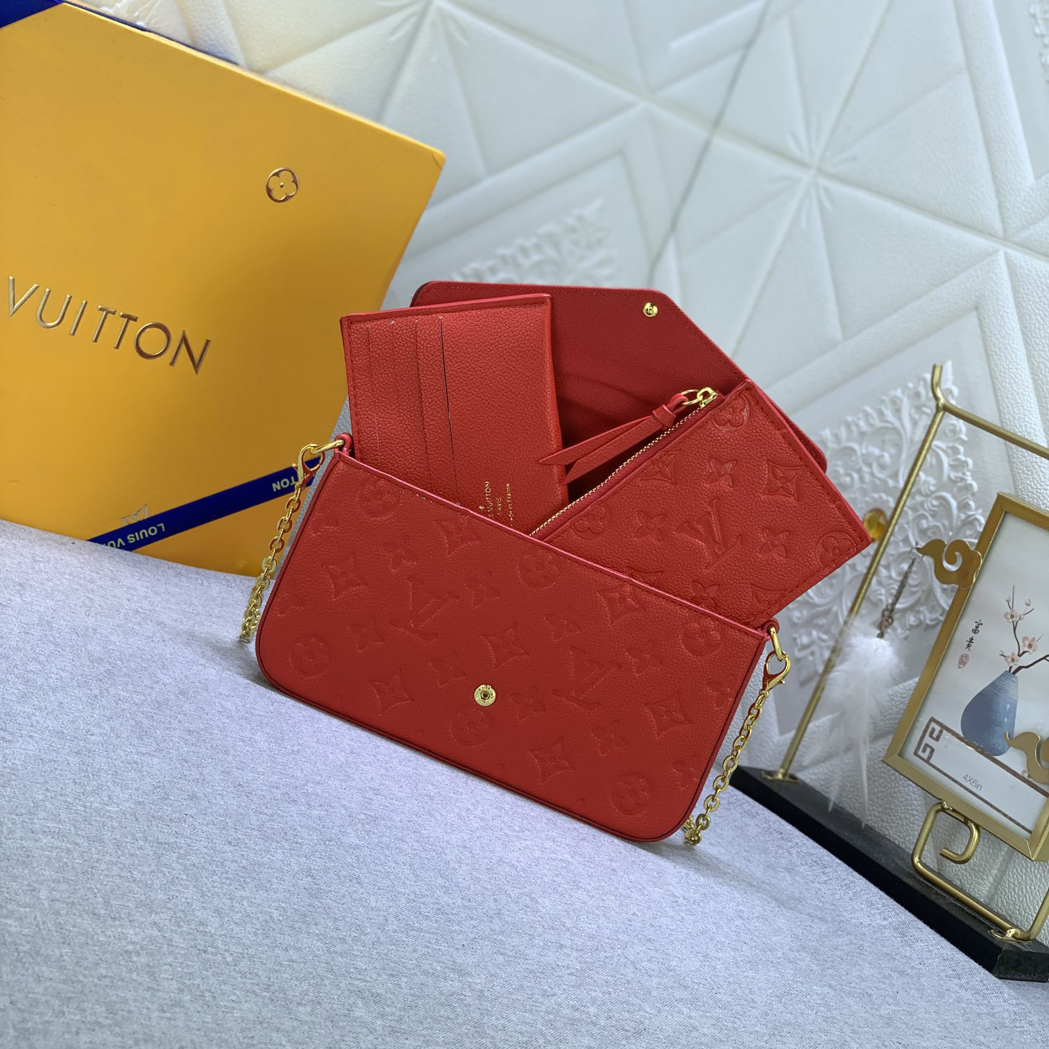 LV High Quality Women Shoulder Bags Luxury Chain Leather Depicts Monogram Print That Includes A Detachable Inner Bag Tie The Chain To Complete The Free Conversion Between The Handbag And Shoulder Bag Female Hand Bag