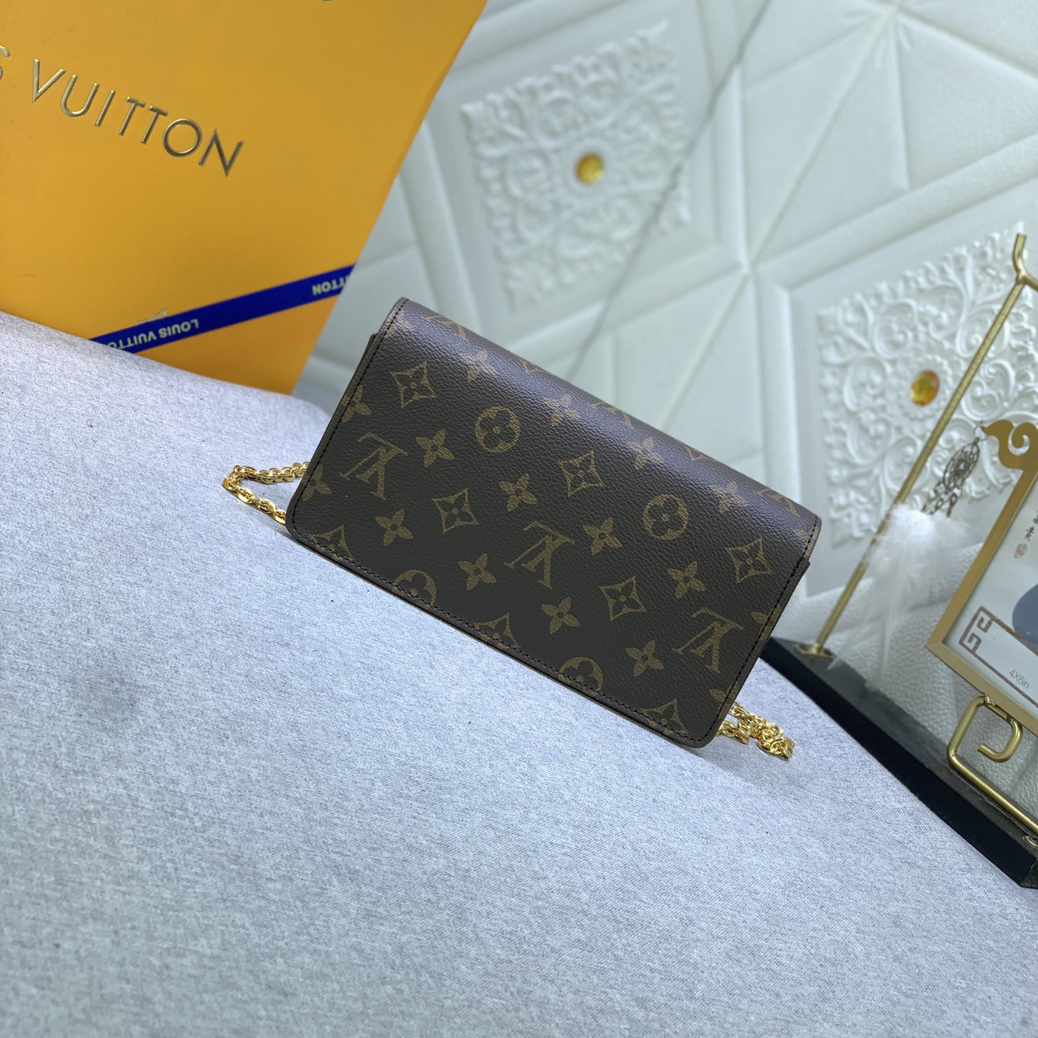 LV High Quality Women Shoulder Bags Luxury Has A Rectangular And Subtle Retro Appearance With A Flip Cover Featuring A Gold Trim Panel Detachable And Adjustable Chain And LV Round Accessory Female Hand Bag
