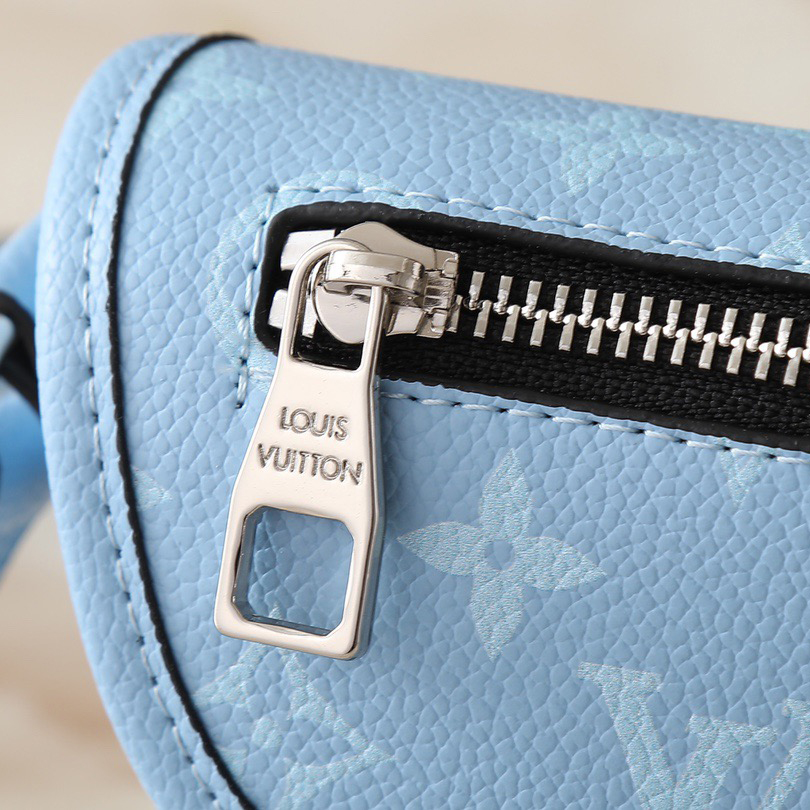 LV High Quality Women Shoulder Bags Luxury Postman Bag Is Crafted With Monogram Eclipse Canvas To Create A Sophisticated Design Featuring A Female Hand Bag With A Zip Closure On The Flip Top