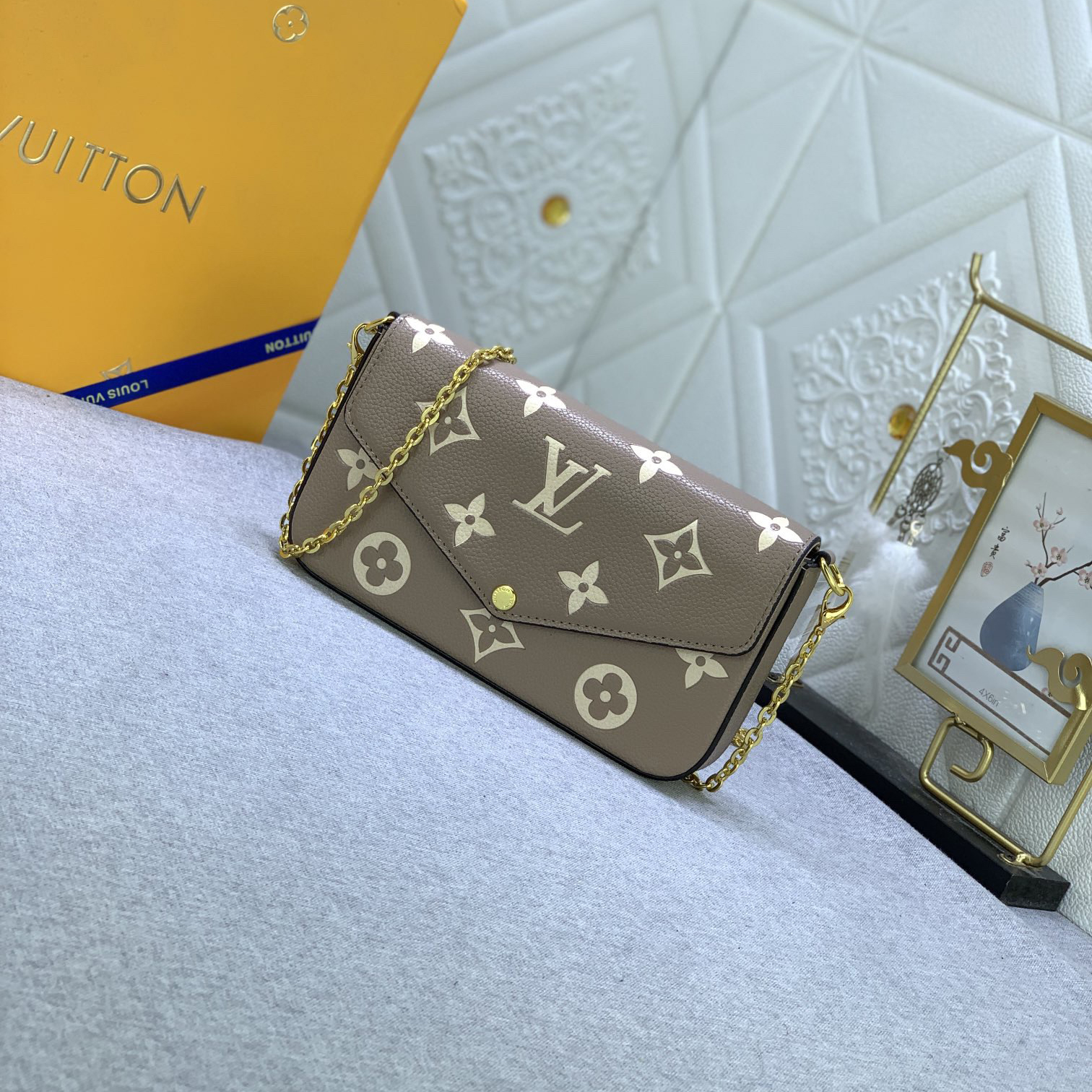 LV High Quality Women Shoulder Bags Luxury Chain Leather Depicts Monogram Print That Includes A Detachable Inner Bag Tie The Chain To Complete The Free Conversion Between The Handbag And Shoulder Bag Female Hand Bag