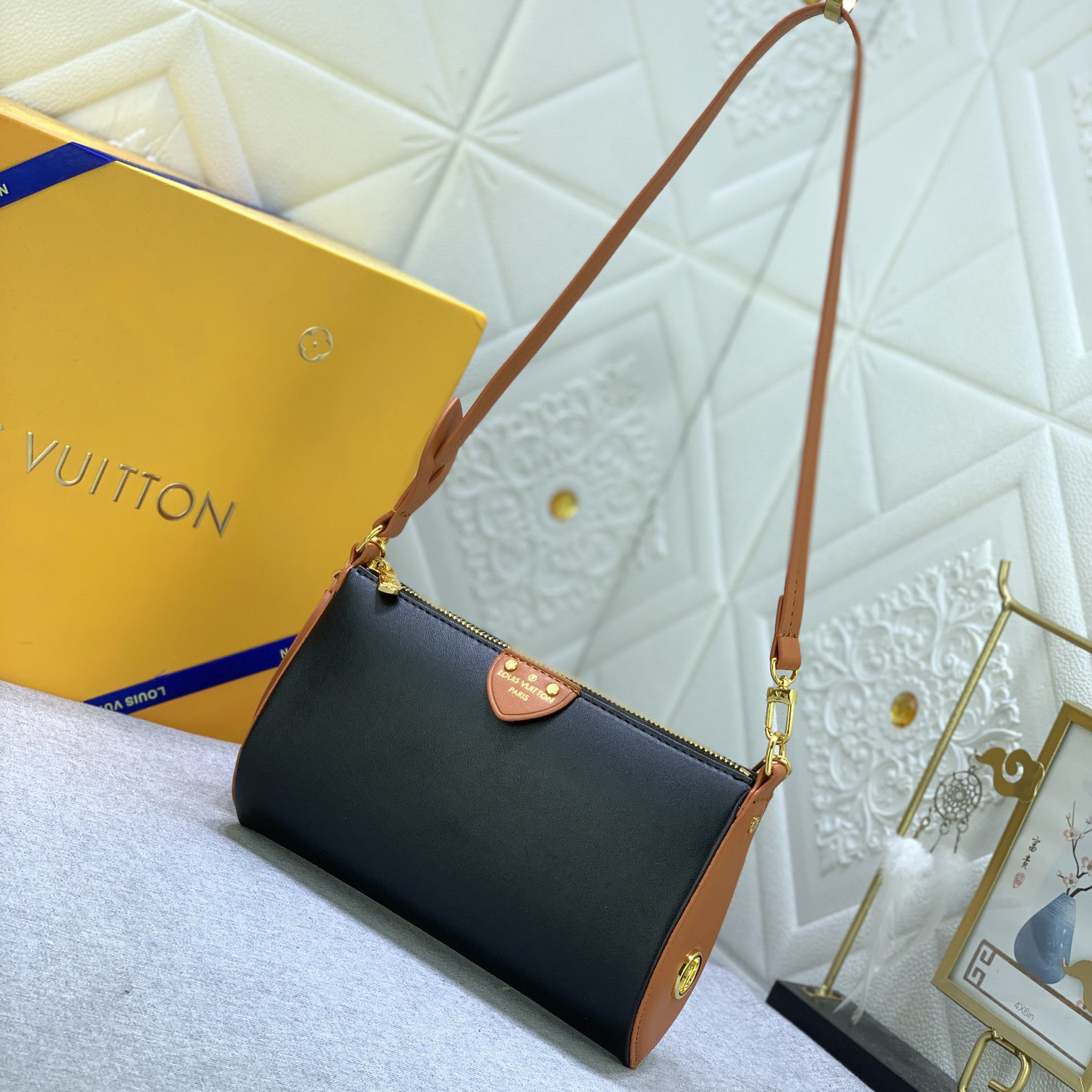 LV High Qualitys Women Handbag Equipped With Detachable And Adjustable Leather Chain Strap For Easy Shoulder Or Crossbody Carrying Lady Clutch Shoulder Tote Female Purse Wallet Hand Bag
