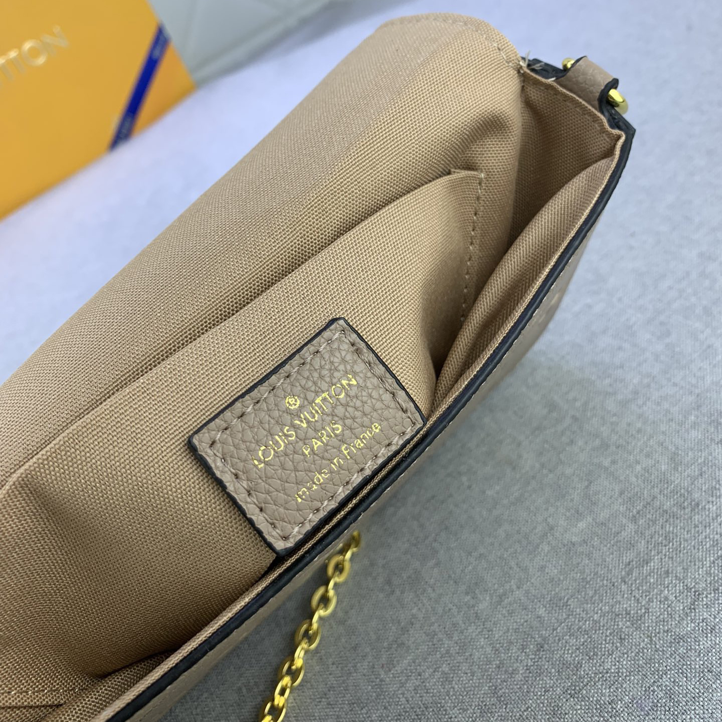LV High Quality Women Shoulder Bags Luxury Chain Leather Depicts Monogram Print That Includes A Detachable Inner Bag Tie The Chain To Complete The Free Conversion Between The Handbag And Shoulder Bag Female Hand Bag