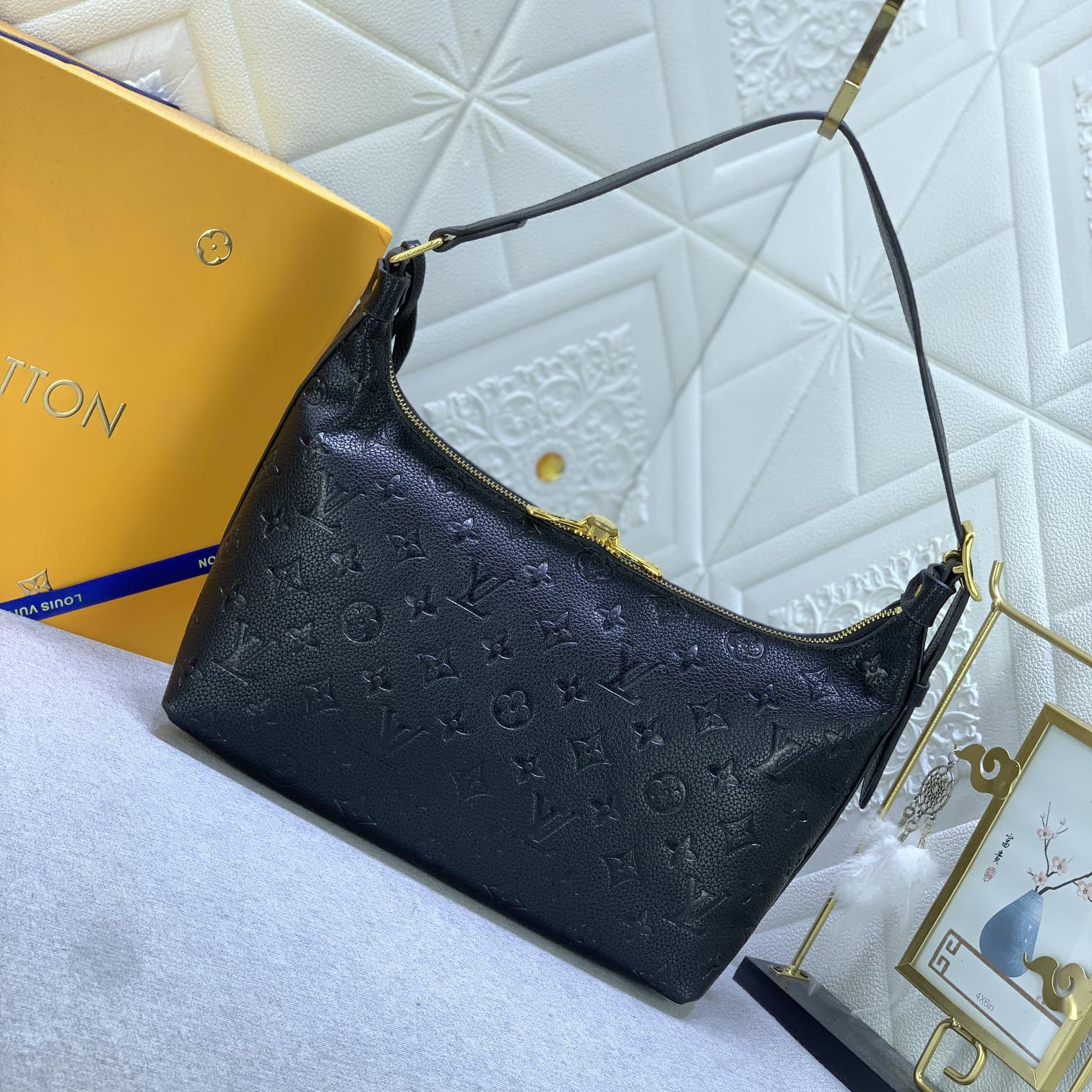 LV High Quality Women Shoulder Bags Luxury Handbag Pays Tribute To The Brand's Collection Design With Its Retro Style And Exquisite Details Ample Space Makes Daily Needs Easy To Carry Adjustable Handle For Multiple Carrying Methods Female Hand Bag