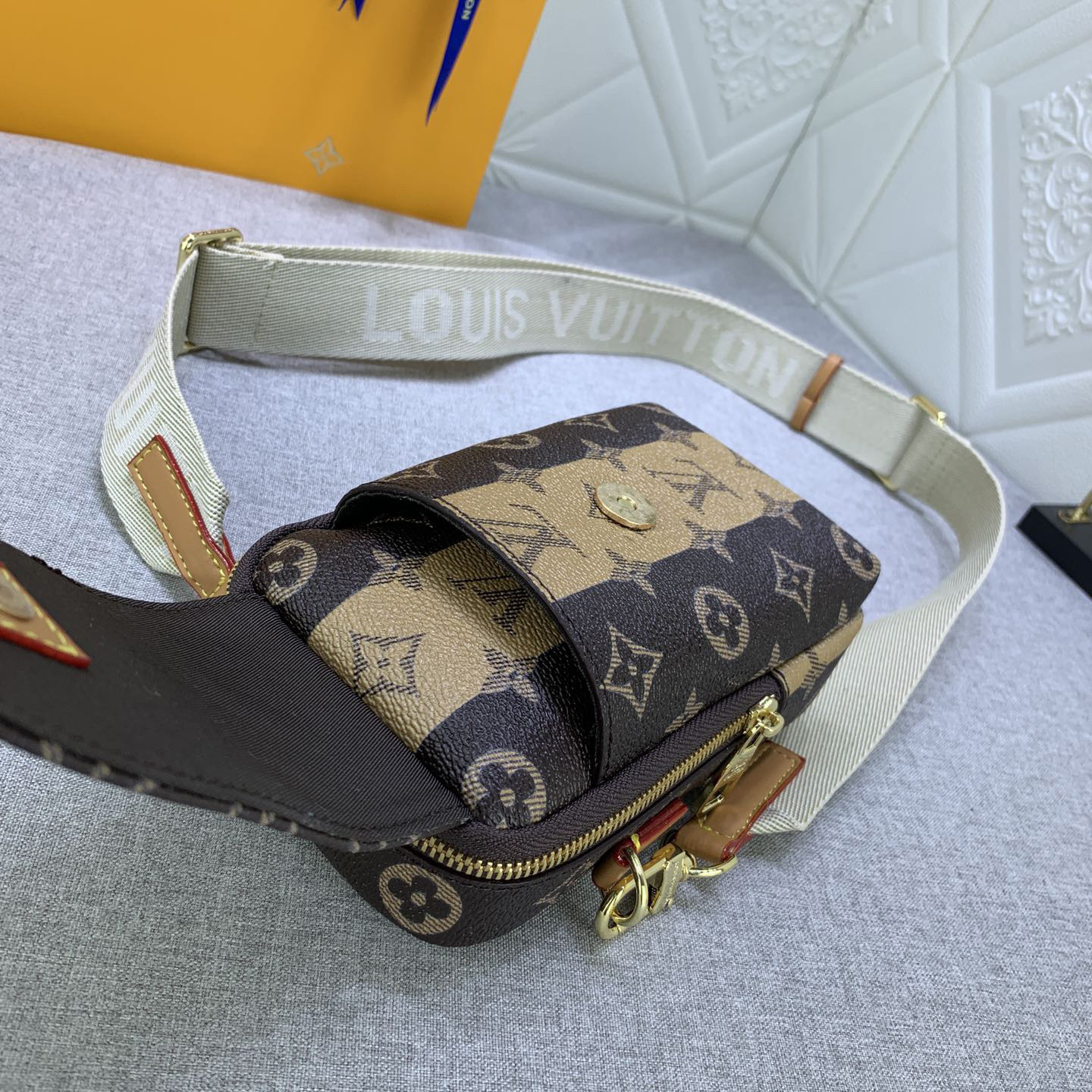 LV High Quality Women Shoulder Bags Luxuries Phone Bag Classic Monogram Denim Fabric With Ample Capacity To Store Cards, Keys Several Phones And Other Small Items Remove The Shoulder Strap To Transform Into A Female Hand Bag Wallet
