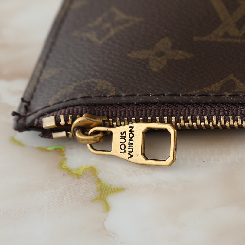 LV High Quality Women Shoulder Bags Luxuries Handbag Is Made Of Smooth Cowhide Leather Paired With Suede Cowhide Lining The Shoulder Strap Can Be Adjusted By A Padlock Buckle And Is Detachable Female Hand Bag