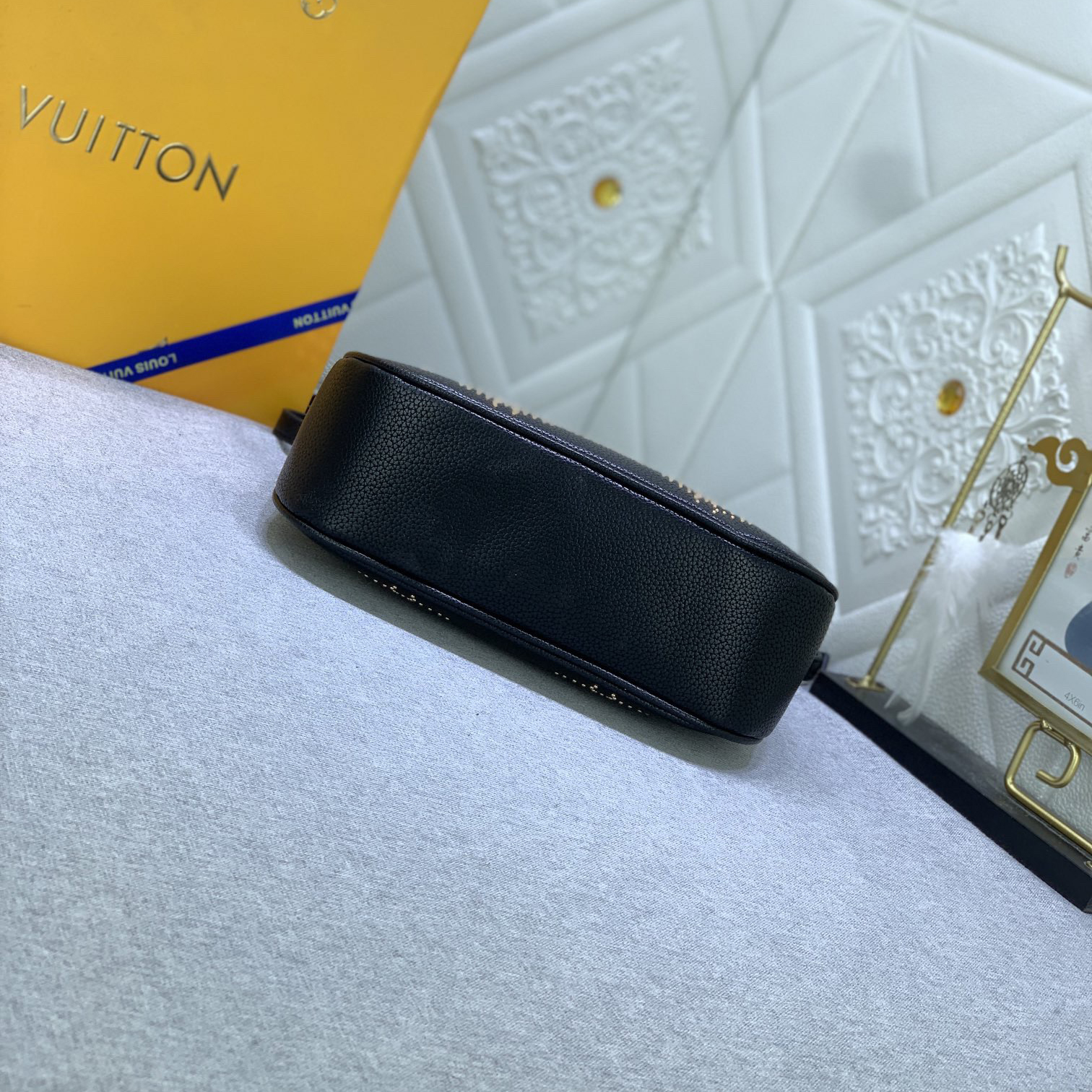 LV High Quality Women Shoulder Bags Luxury Handbags Feature Eye-Catching Studs That Delicately Construct Classic Monogram Patterns Showcasing The Brand's Craftsmanship Both The Handle And Adjustable Shoulder Strap Are Detachable Female Hand Bag