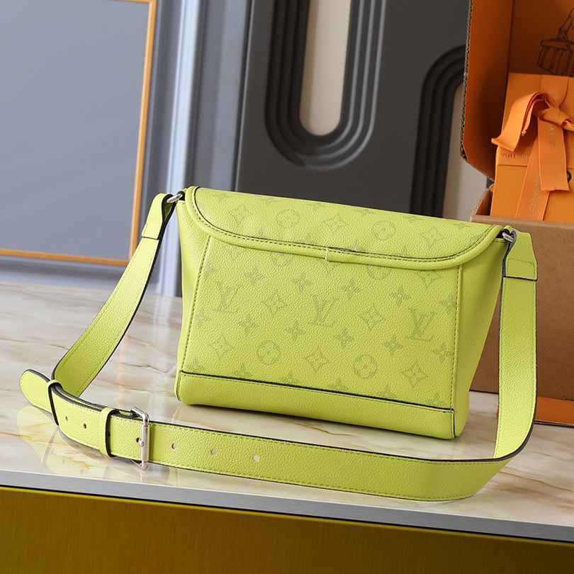 LV High Quality Women Shoulder Bags Luxury Postman Bag Is Crafted With Monogram Eclipse Canvas To Create A Sophisticated Design Featuring A Female Hand Bag With A Zip Closure On The Flip Top