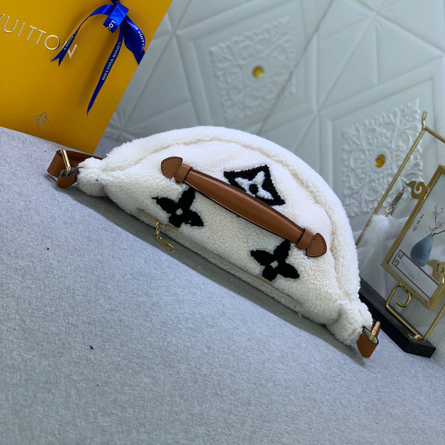 LV The Soft Wool Surface Of High Quality Women Waist Bag Luxury Waist Bag Presents Monogram Pattern Creating A Fluffy Appearance And Smooth Texture Female Waist Bag