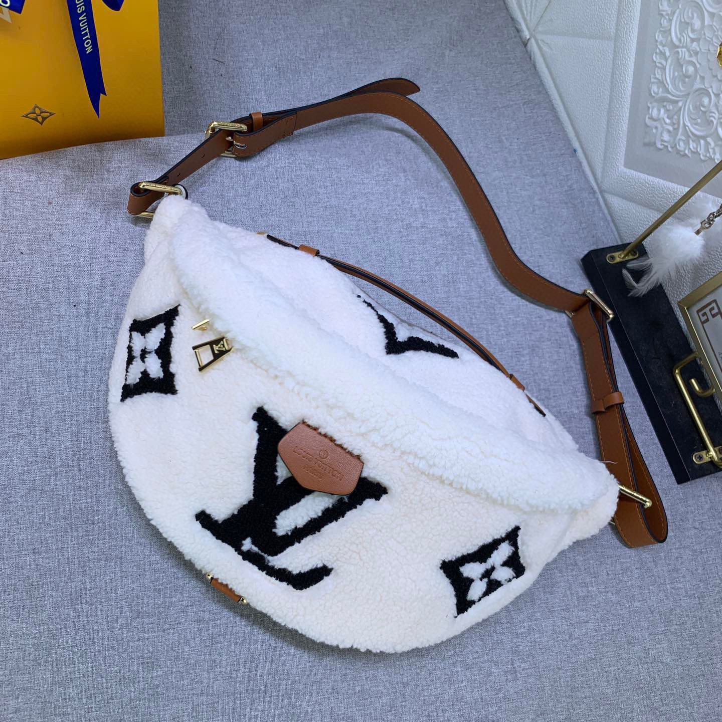 LV The Soft Wool Surface Of High Quality Women Waist Bag Luxury Waist Bag Presents Monogram Pattern Creating A Fluffy Appearance And Smooth Texture Female Waist Bag