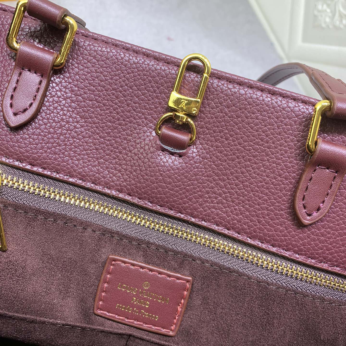 LV High Quality Women Shoulder Bags Luxury Handbag Is Made Of Monogram Empreinte Leather With A Grain Texture That Accentuates The Monogram Embossed Microfiber Structure The Ample Inner Layer Can Accommodate A Laptop Female Hand Bag