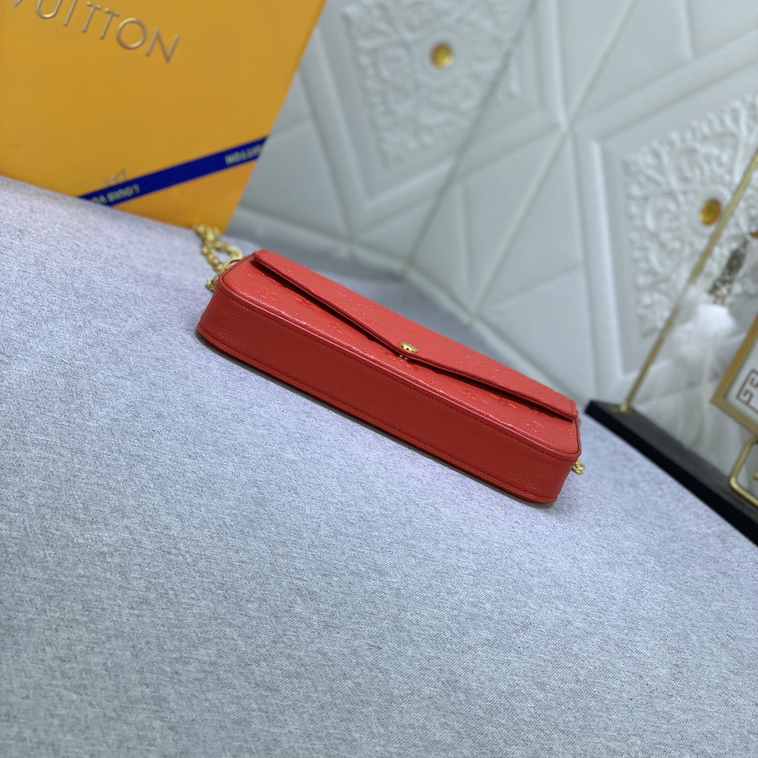 LV High Quality Women Shoulder Bags Luxury Chain Leather Depicts Monogram Print That Includes A Detachable Inner Bag Tie The Chain To Complete The Free Conversion Between The Handbag And Shoulder Bag Female Hand Bag