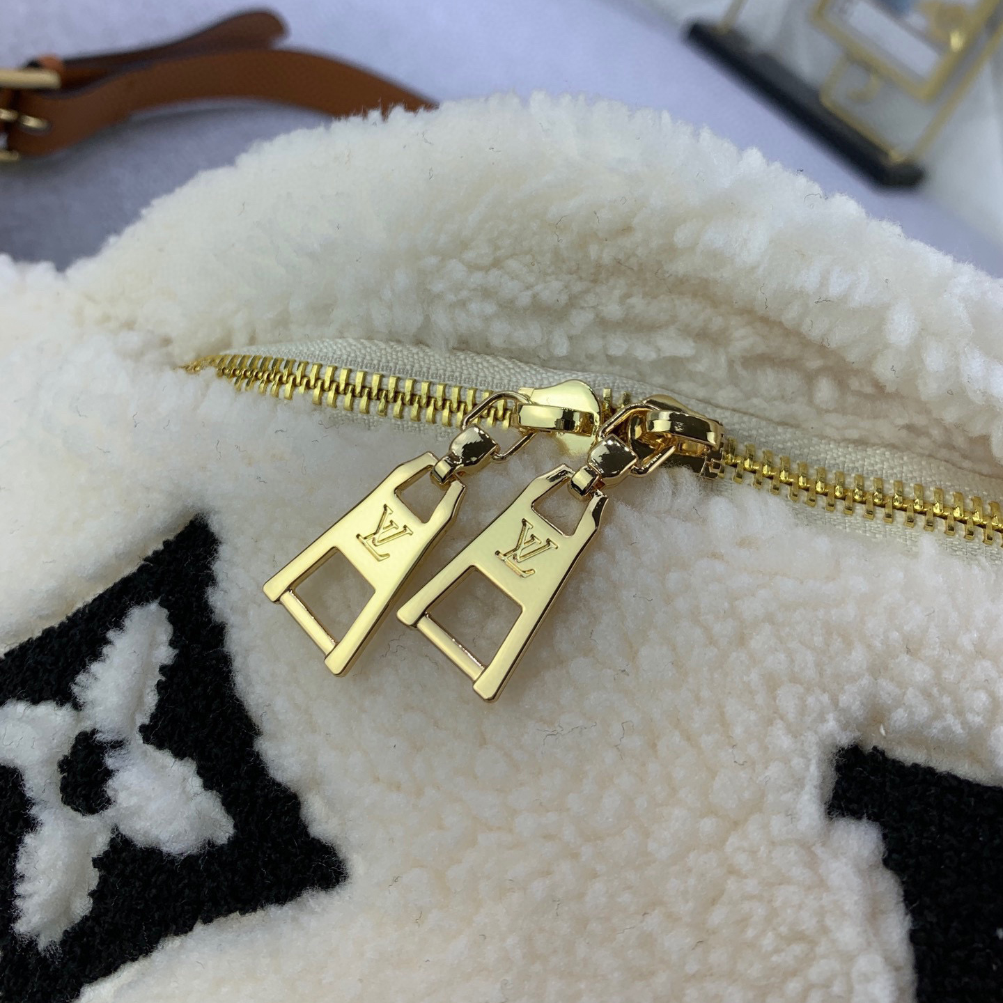 LV The Soft Wool Surface Of High Quality Women Waist Bag Luxury Waist Bag Presents Monogram Pattern Creating A Fluffy Appearance And Smooth Texture Female Waist Bag