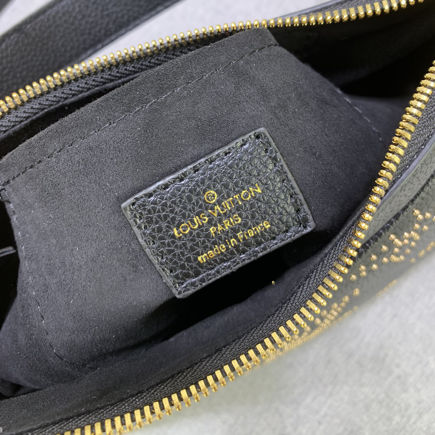 LV High Quality Women Shoulder Bags Luxury Handbags Feature Eye-Catching Studs That Delicately Construct Classic Monogram Patterns Showcasing The Brand's Craftsmanship Both The Handle And Adjustable Shoulder Strap Are Detachable Female Hand Bag