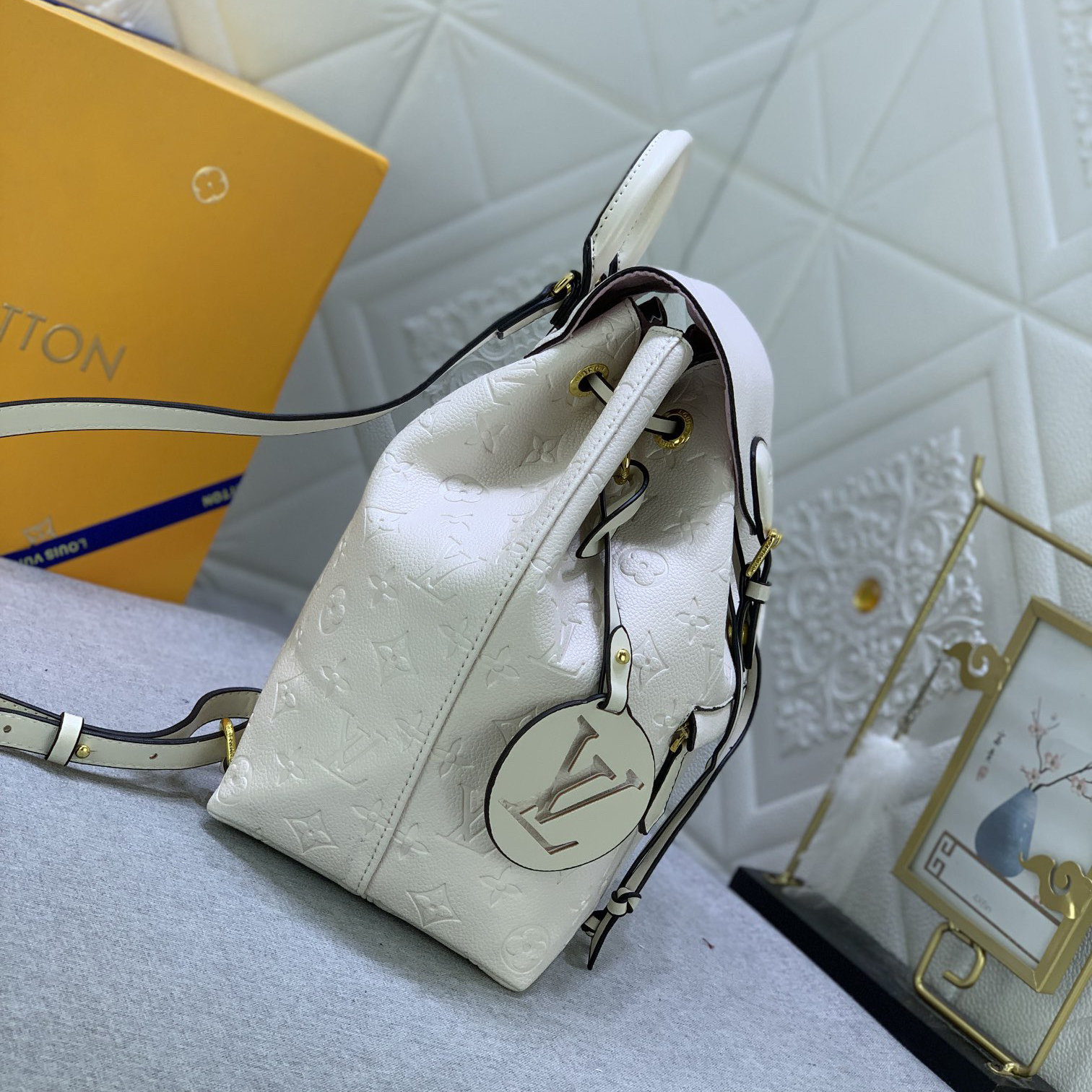 LV High Quality Women's Backpacks Luxury Backpacks Are Made Of Monogram Canvas And Cowhide, With A Top Handle And Detachable And Adjustable Leather Shoulder Straps For Multiple Carrying Options Female Backpacks