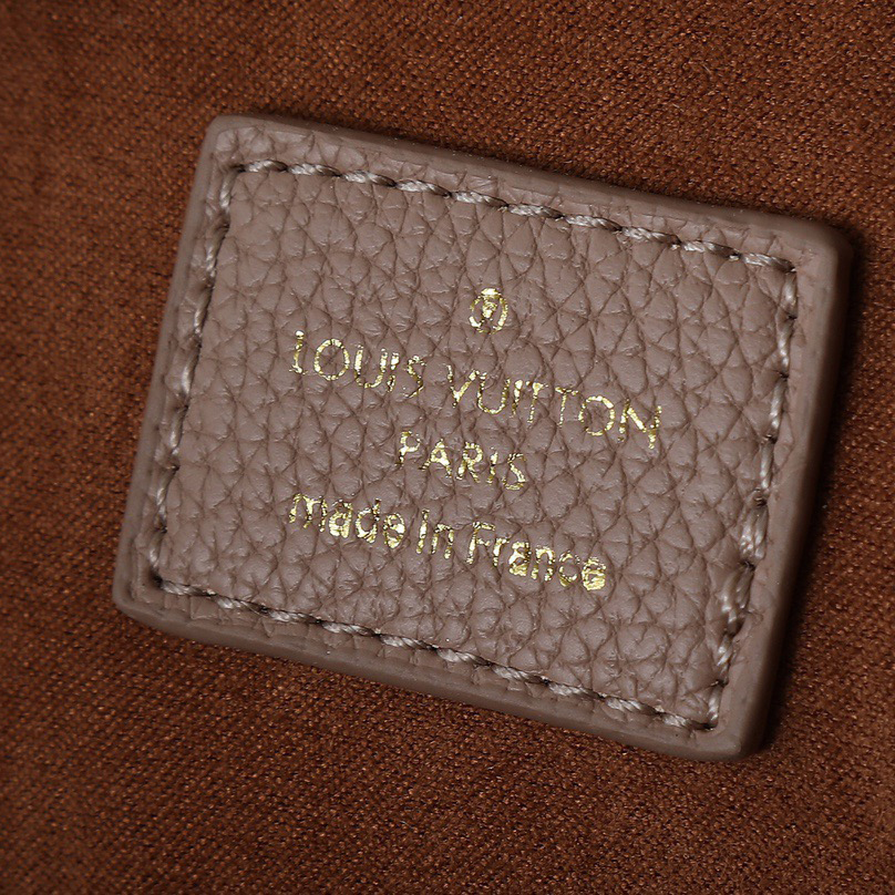 LV High Quality Women Shoulder Bags Luxuries Handbag Is Made Of Smooth Cowhide Leather Paired With Suede Cowhide Lining The Shoulder Strap Can Be Adjusted By A Padlock Buckle And Is Detachable Female Hand Bag