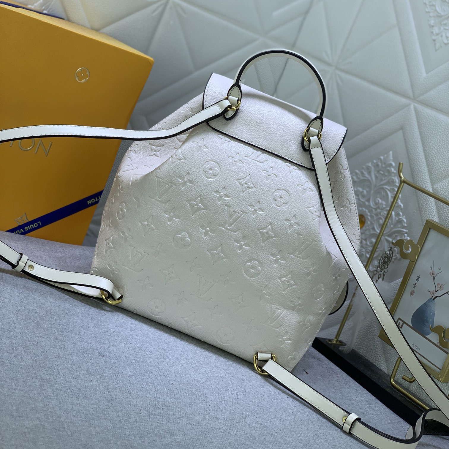 LV High Quality Women's Backpacks Luxury Backpacks Are Made Of Monogram Canvas And Cowhide, With A Top Handle And Detachable And Adjustable Leather Shoulder Straps For Multiple Carrying Options Female Backpacks