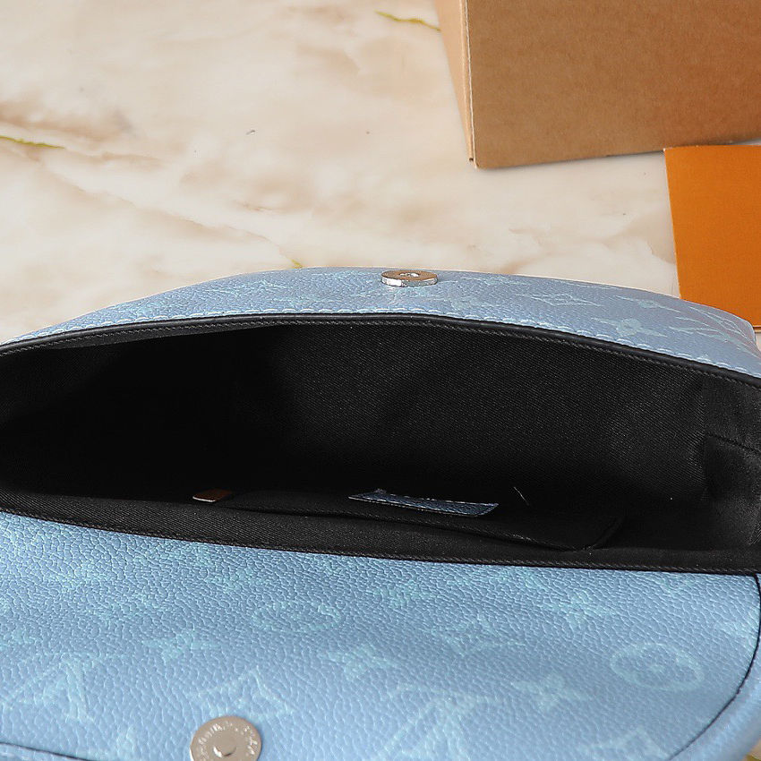 LV High Quality Women Shoulder Bags Luxury Postman Bag Is Crafted With Monogram Eclipse Canvas To Create A Sophisticated Design Featuring A Female Hand Bag With A Zip Closure On The Flip Top