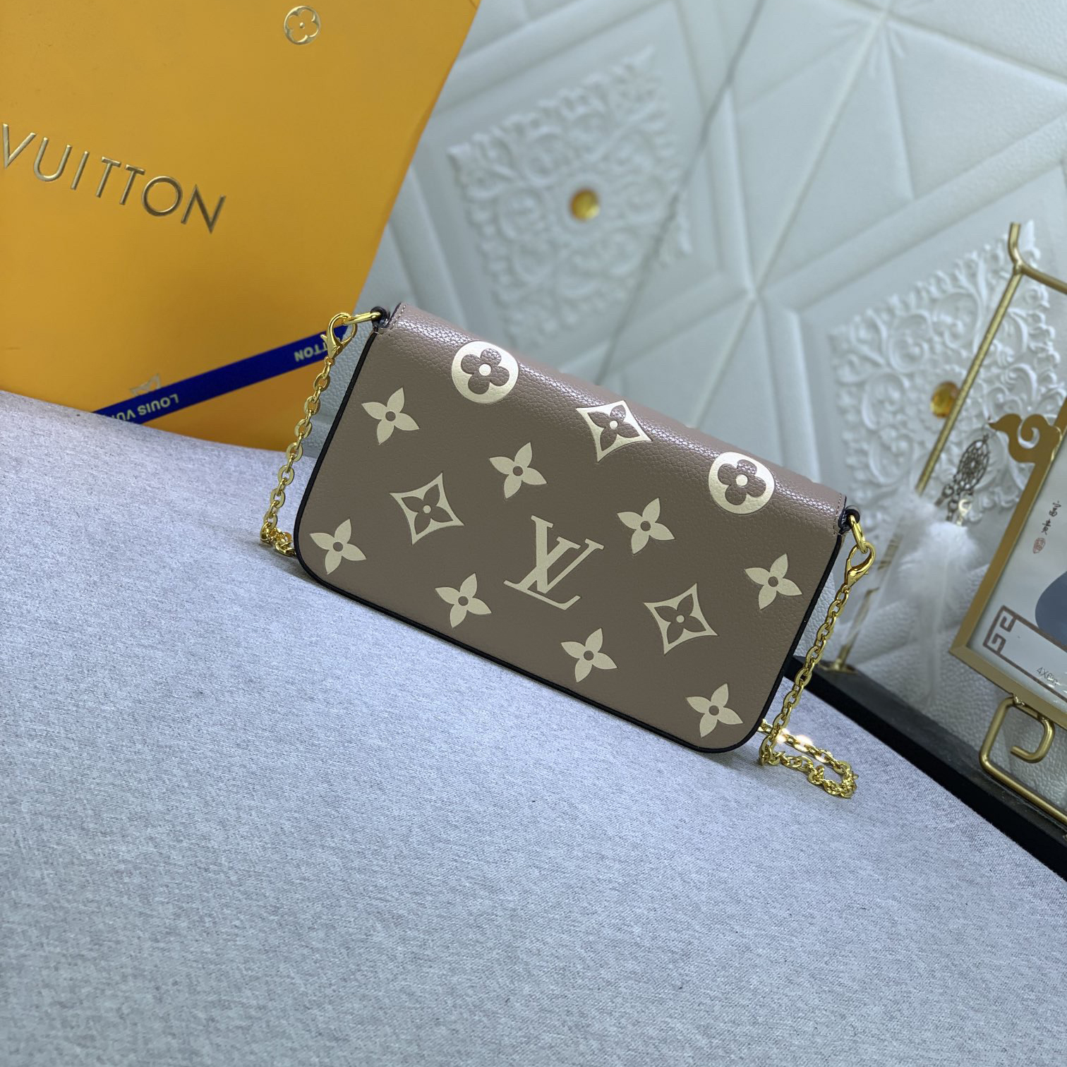 LV High Quality Women Shoulder Bags Luxury Chain Leather Depicts Monogram Print That Includes A Detachable Inner Bag Tie The Chain To Complete The Free Conversion Between The Handbag And Shoulder Bag Female Hand Bag