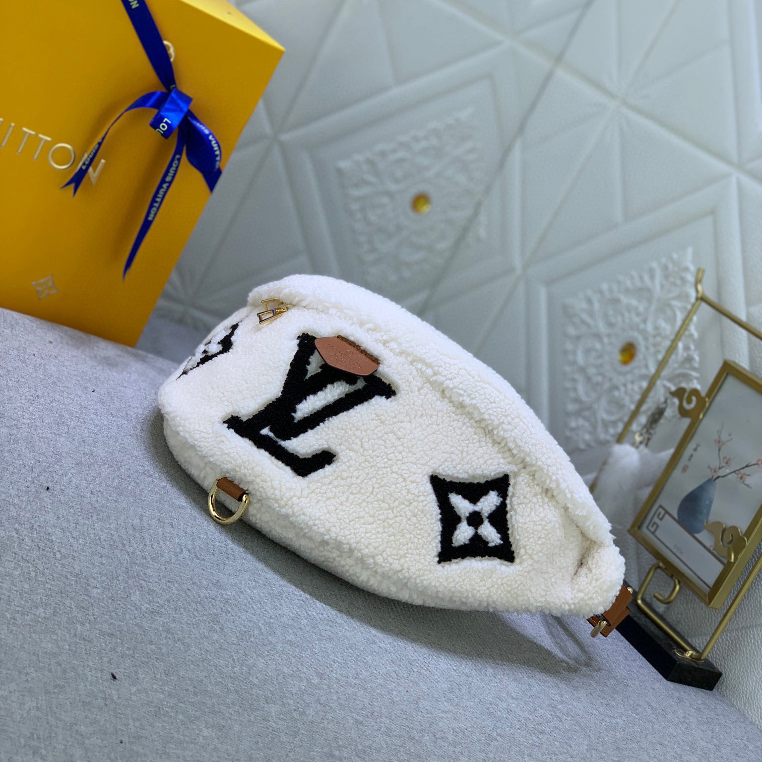 LV The Soft Wool Surface Of High Quality Women Waist Bag Luxury Waist Bag Presents Monogram Pattern Creating A Fluffy Appearance And Smooth Texture Female Waist Bag