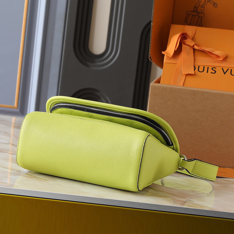 LV High Quality Women Shoulder Bags Luxury Postman Bag Is Crafted With Monogram Eclipse Canvas To Create A Sophisticated Design Featuring A Female Hand Bag With A Zip Closure On The Flip Top