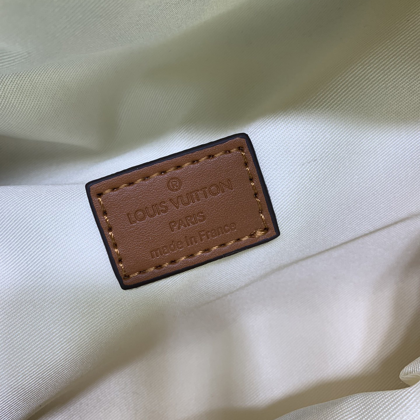 LV The Soft Wool Surface Of High Quality Women Waist Bag Luxury Waist Bag Presents Monogram Pattern Creating A Fluffy Appearance And Smooth Texture Female Waist Bag