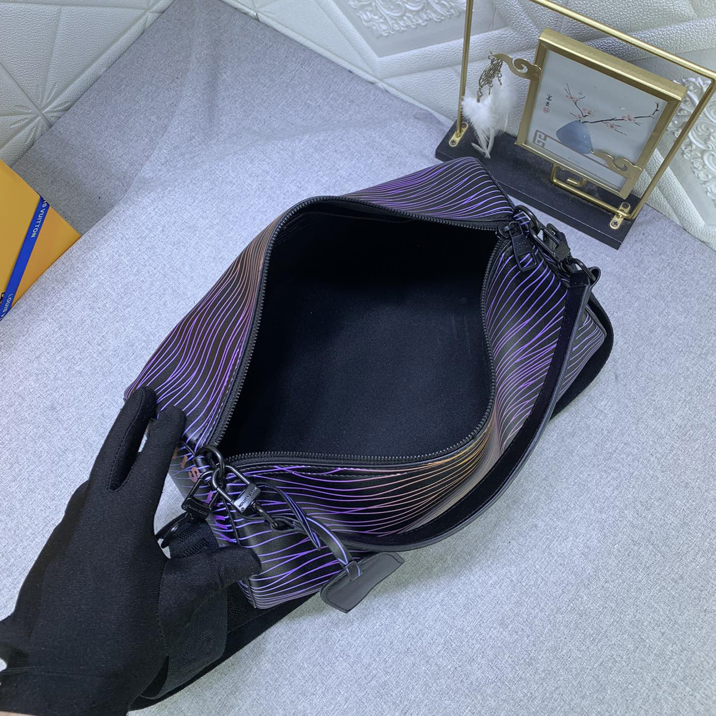 LV High Quality Women Shoulder Bags Luxury Soft Cylindrical Bag With Wide Handle And Wide Shoulder Strap The Spacious Interior Can Accommodate A Variety Of Items Female Hand Bag