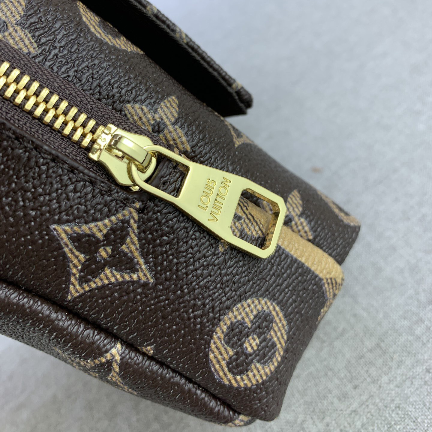 LV High Quality Women Shoulder Bags Luxuries Phone Bag Classic Monogram Denim Fabric With Ample Capacity To Store Cards, Keys Several Phones And Other Small Items Remove The Shoulder Strap To Transform Into A Female Hand Bag Wallet
