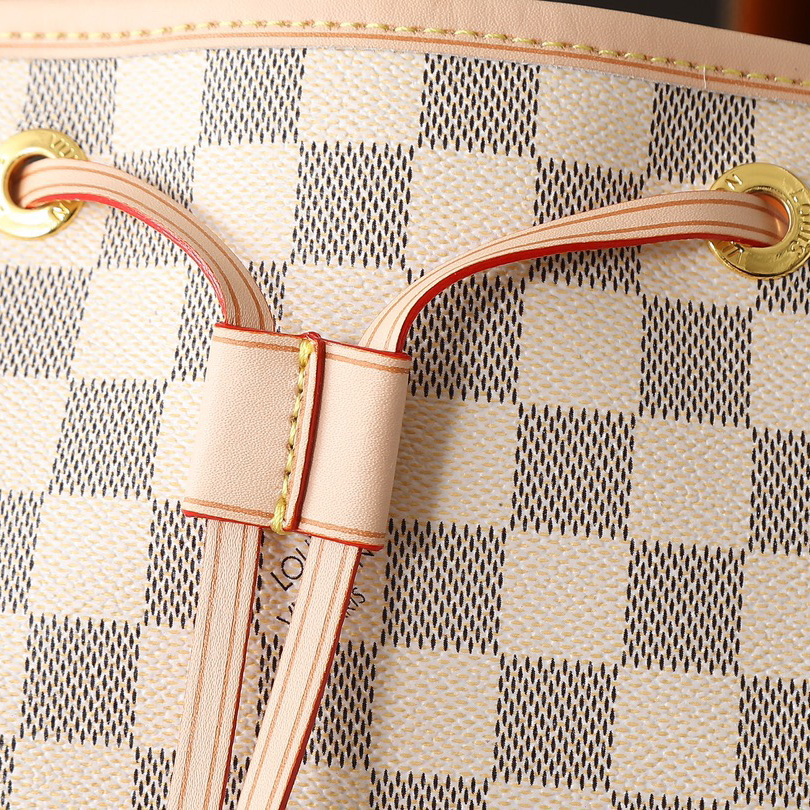 LV High Quality Women's Backpack Luxury Backpack Provides Ample Space For Easy Storage Of Daily Needs With A Zippered Front Pocket For Secure Small Items And Adjustable Canvas Shoulder Straps For A Comfortable Fit On The Female Backpack