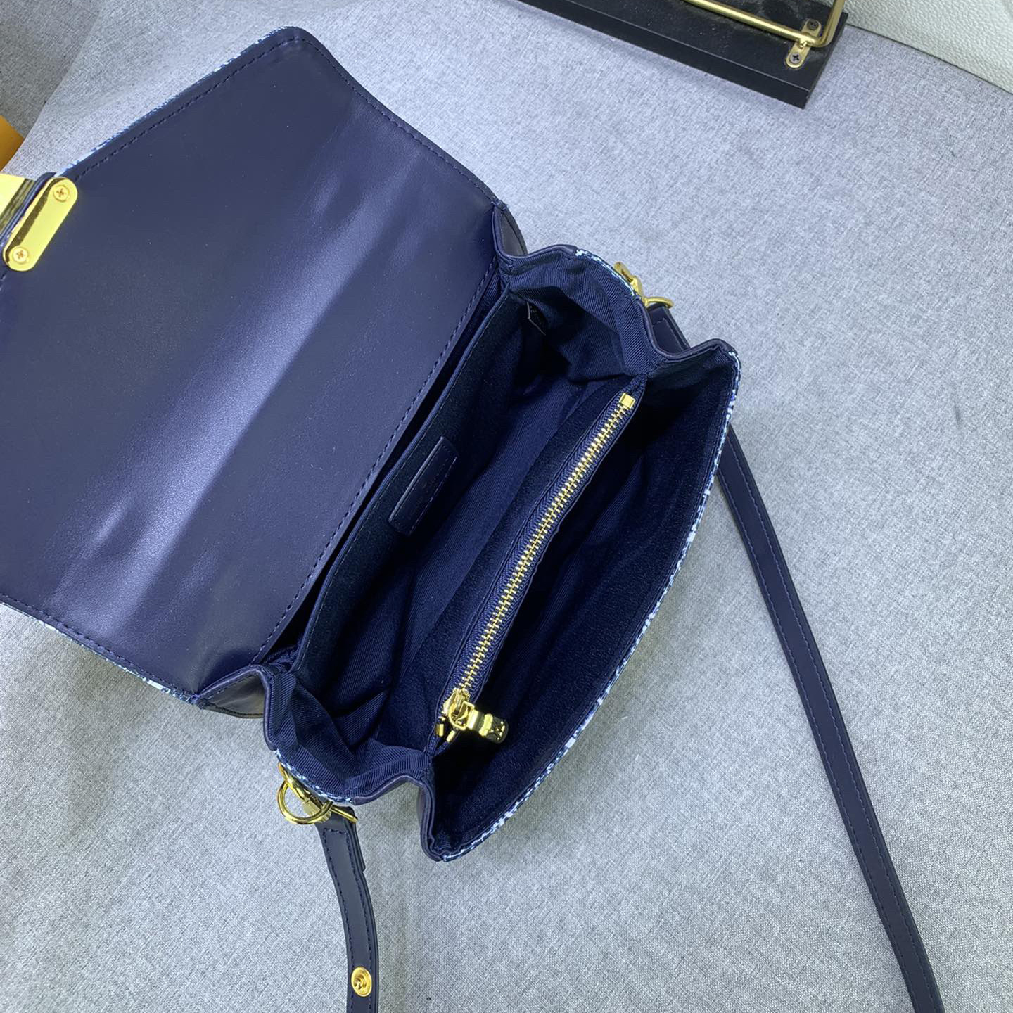 LV High Quality Women Shoulder Bags Luxury Chain Postman Bag Monogram Canvas Leather Handle, Detachable Chain Strap And Adjustable Leather Shoulder Strap Rich Back Carrying Options Female Hand Bag