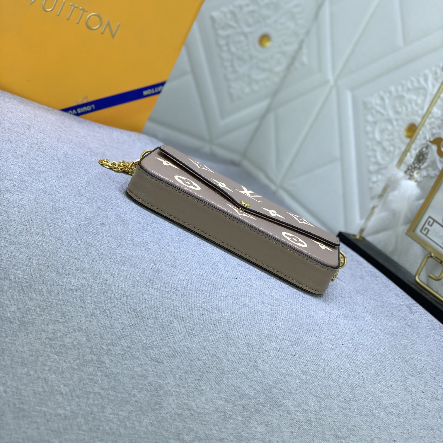 LV High Quality Women Shoulder Bags Luxury Chain Leather Depicts Monogram Print That Includes A Detachable Inner Bag Tie The Chain To Complete The Free Conversion Between The Handbag And Shoulder Bag Female Hand Bag