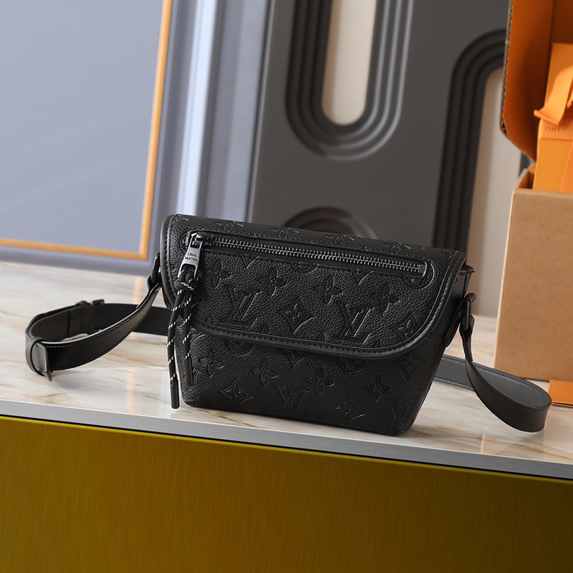 LV High Quality Women Shoulder Bags Luxury Postman Bag Is Crafted With Monogram Eclipse Canvas To Create A Sophisticated Design Featuring A Female Hand Bag With A Zip Closure On The Flip Top