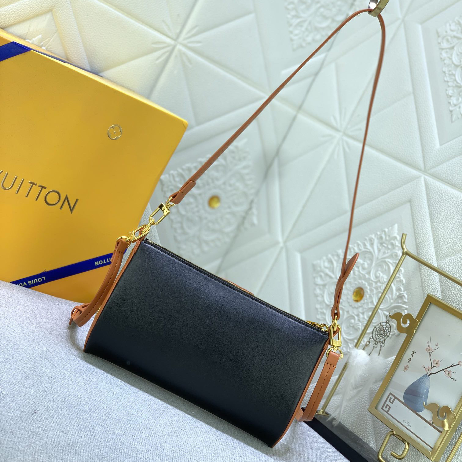 LV High Qualitys Women Handbag Equipped With Detachable And Adjustable Leather Chain Strap For Easy Shoulder Or Crossbody Carrying Lady Clutch Shoulder Tote Female Purse Wallet Hand Bag