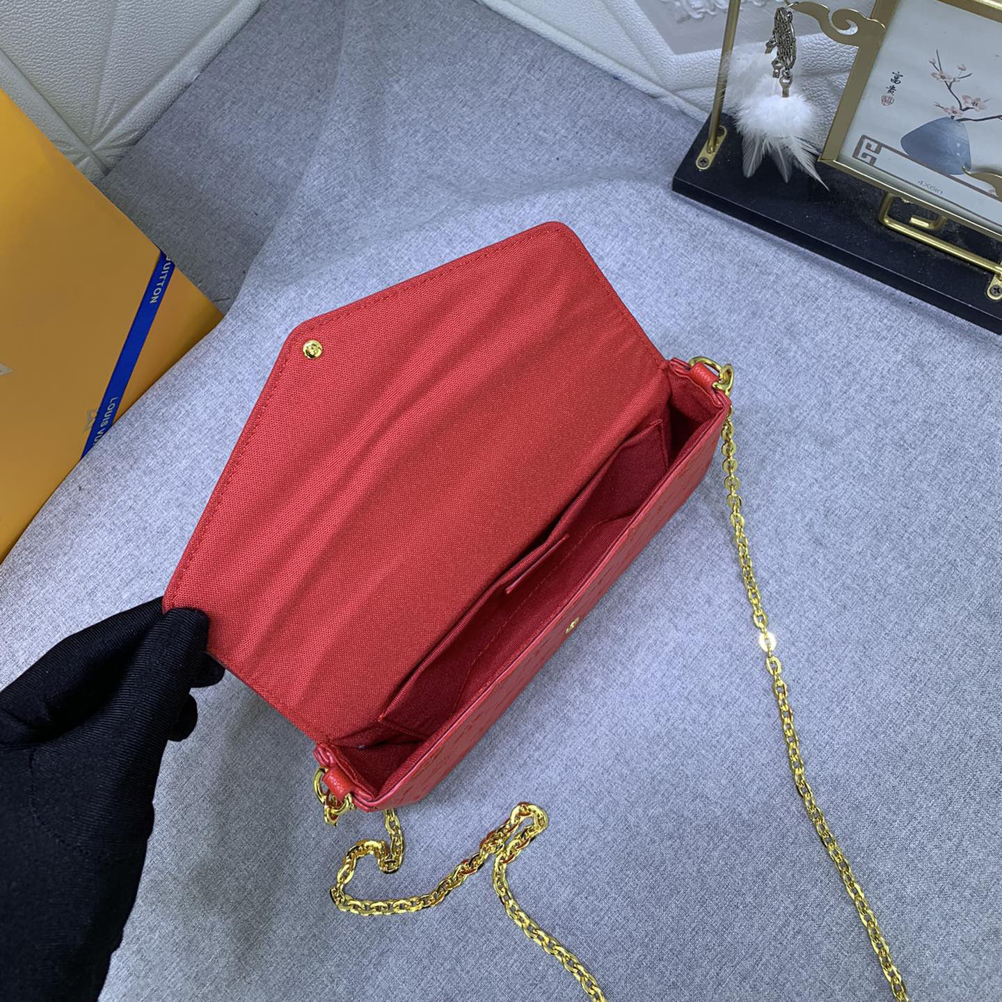 LV High Quality Women Shoulder Bags Luxury Chain Leather Depicts Monogram Print That Includes A Detachable Inner Bag Tie The Chain To Complete The Free Conversion Between The Handbag And Shoulder Bag Female Hand Bag