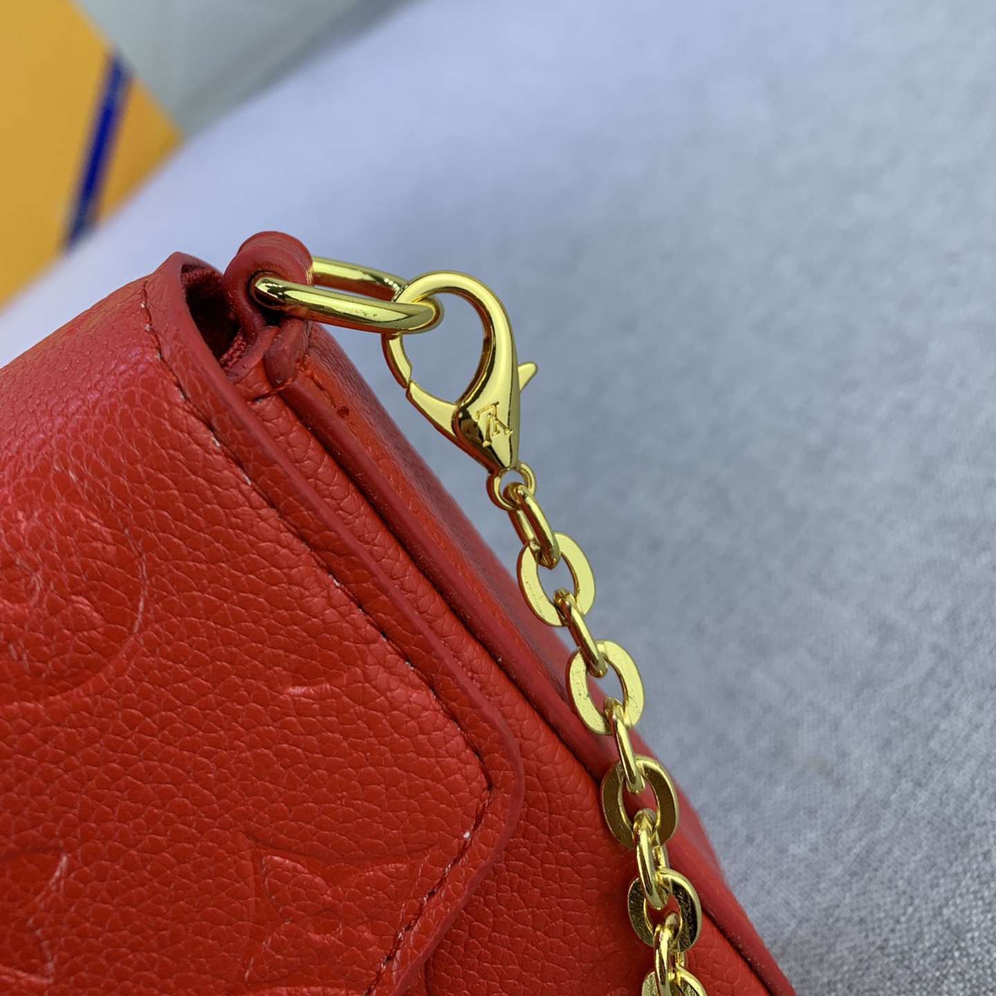 LV High Quality Women Shoulder Bags Luxury Chain Leather Depicts Monogram Print That Includes A Detachable Inner Bag Tie The Chain To Complete The Free Conversion Between The Handbag And Shoulder Bag Female Hand Bag