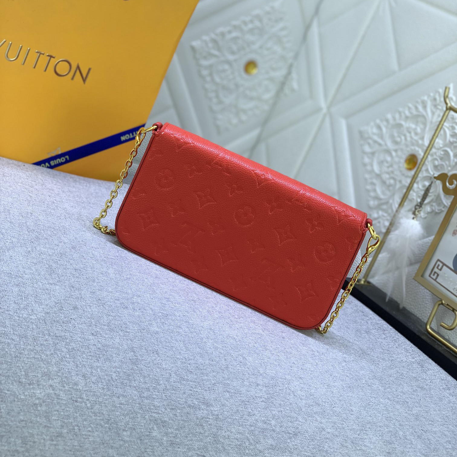 LV High Quality Women Shoulder Bags Luxury Chain Leather Depicts Monogram Print That Includes A Detachable Inner Bag Tie The Chain To Complete The Free Conversion Between The Handbag And Shoulder Bag Female Hand Bag