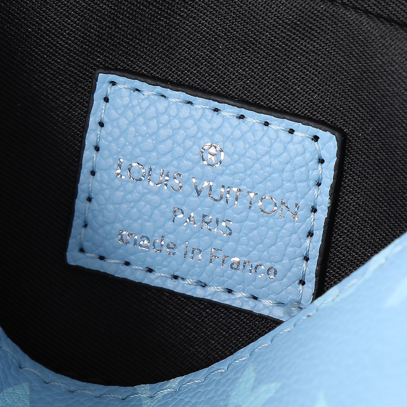 LV High Quality Women Shoulder Bags Luxury Postman Bag Is Crafted With Monogram Eclipse Canvas To Create A Sophisticated Design Featuring A Female Hand Bag With A Zip Closure On The Flip Top