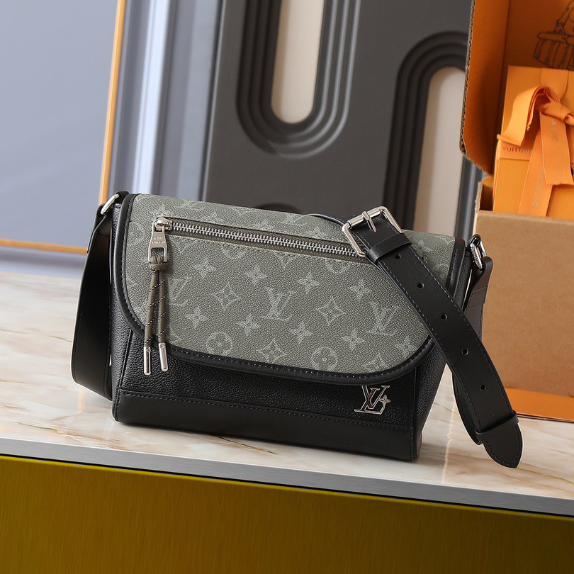 LV High Quality Women Shoulder Bags Luxury Postman Bag Is Crafted With Monogram Eclipse Canvas To Create A Sophisticated Design Featuring A Female Hand Bag With A Zip Closure On The Flip Top