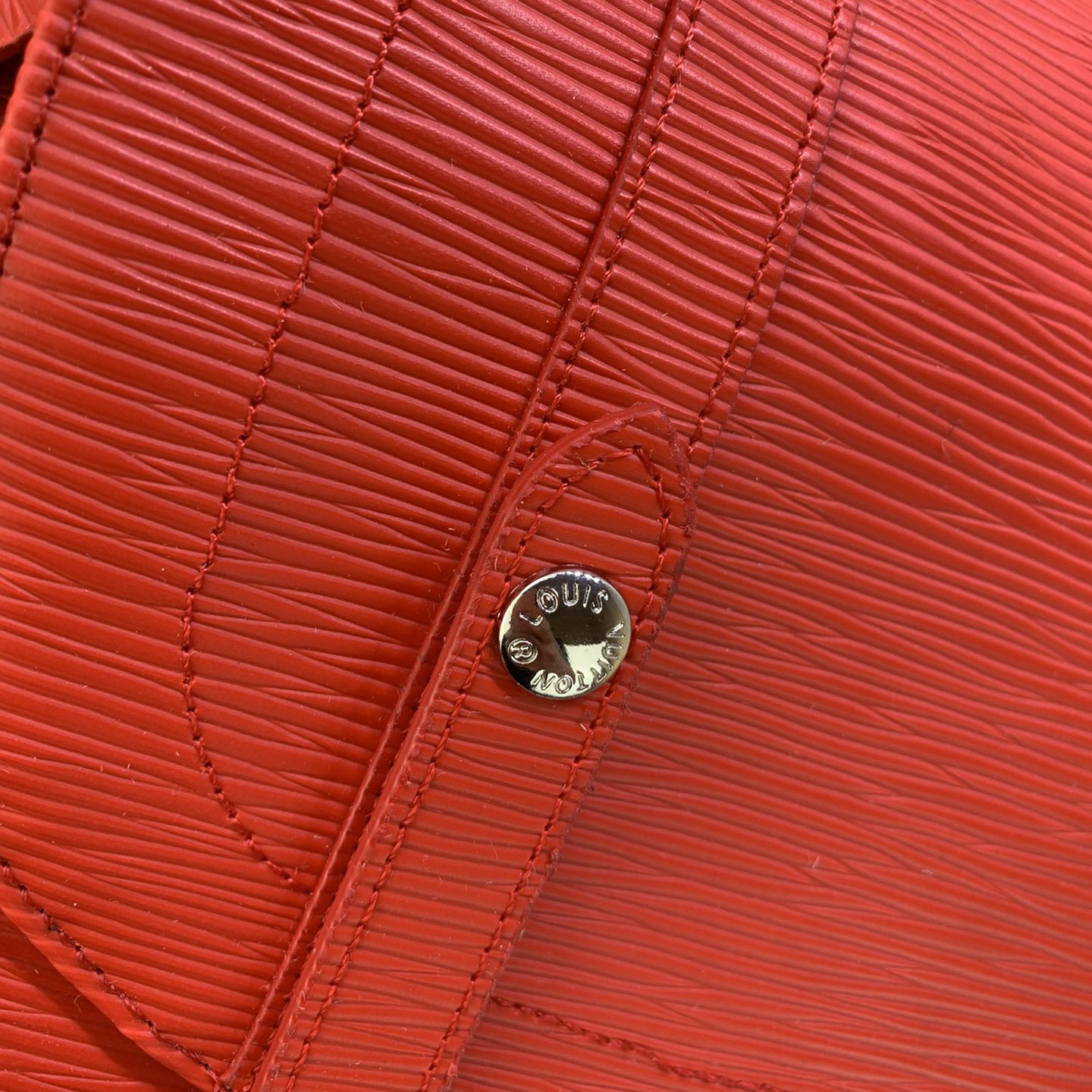 LV High Quality Unisex Backpack Luxuries Backpack Is Made Of Bright Colored Epi Xl Grain Leather Showcasing A Magnified Version Of Traditional Epi Embossing Upgrading Material Toughness And Wear Resistance LV Logo Female Backpack On The Side Bag