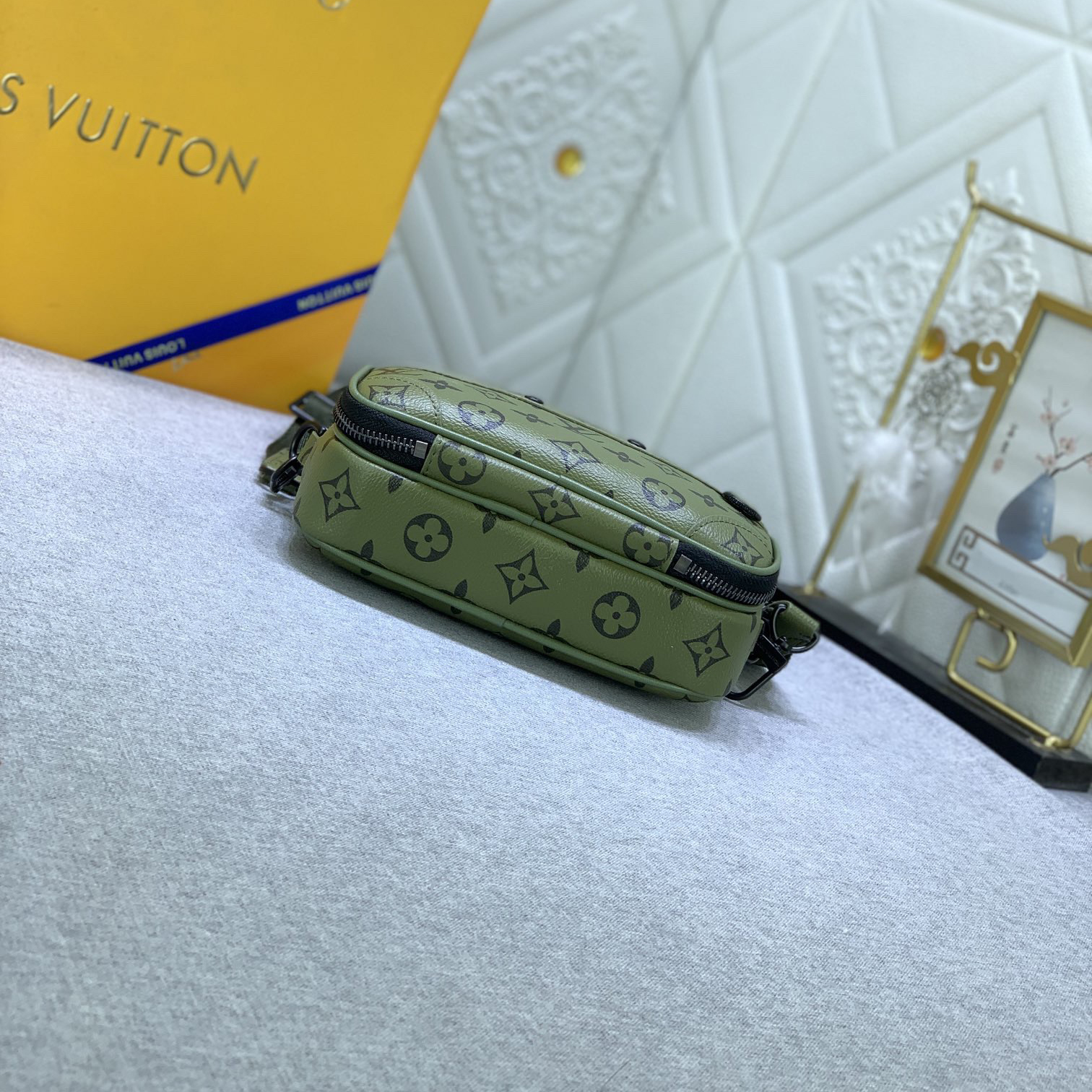 LV High Quality Women Shoulder Bags Luxury Mini Men's Postman Bag With Ample Space Zipper Compartment And Front Patch Pocket To Accommodate Phones Cards And Keys Paired With Detachable And Adjustable Leather Shoulder Straps Female Hand Bag