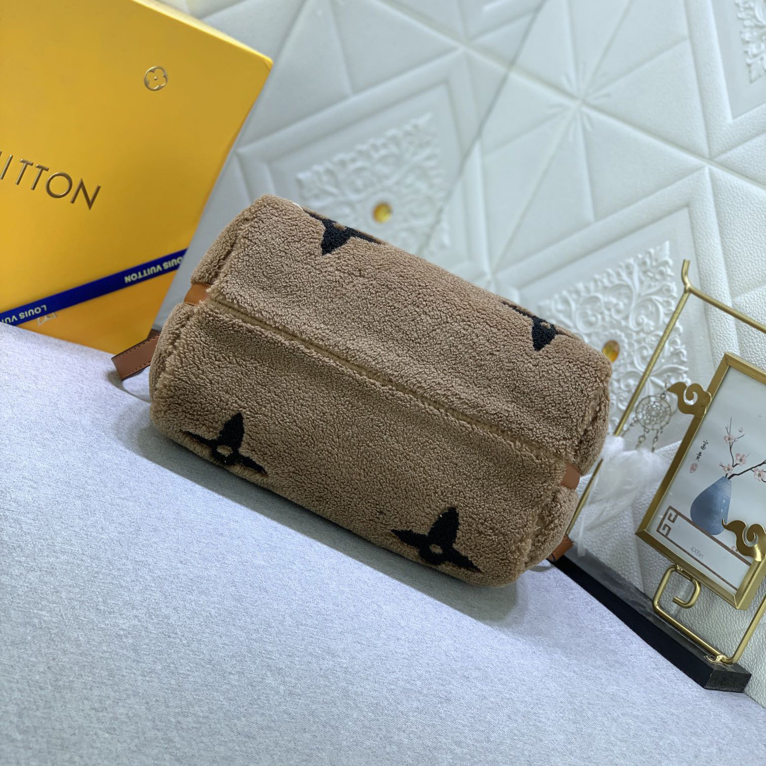 LV High Quality Women Shoulder Bags Luxuries Handbag Features Soft Wool Leather With Grain Leather Trim A Top Roller Pressed Leather Handle And Detachable And Adjustable Leather Shoulder Straps For Multiple Carrying Experiences. Female Hand Bag