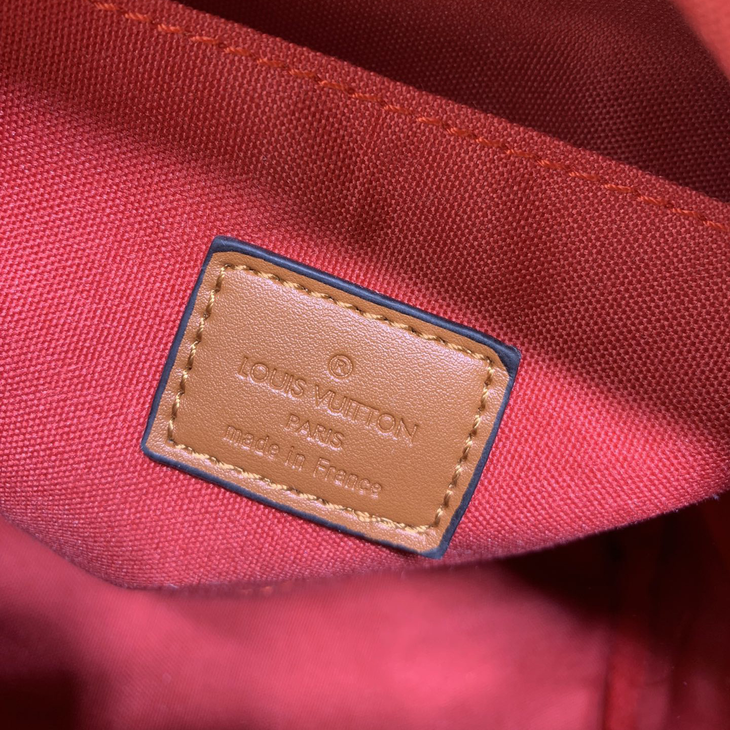 LV High Quality Women Shoulder Bags Luxuries Handbag Features Soft Wool Leather With Grain Leather Trim A Top Roller Pressed Leather Handle And Detachable And Adjustable Leather Shoulder Straps For Multiple Carrying Experiences. Female Hand Bag