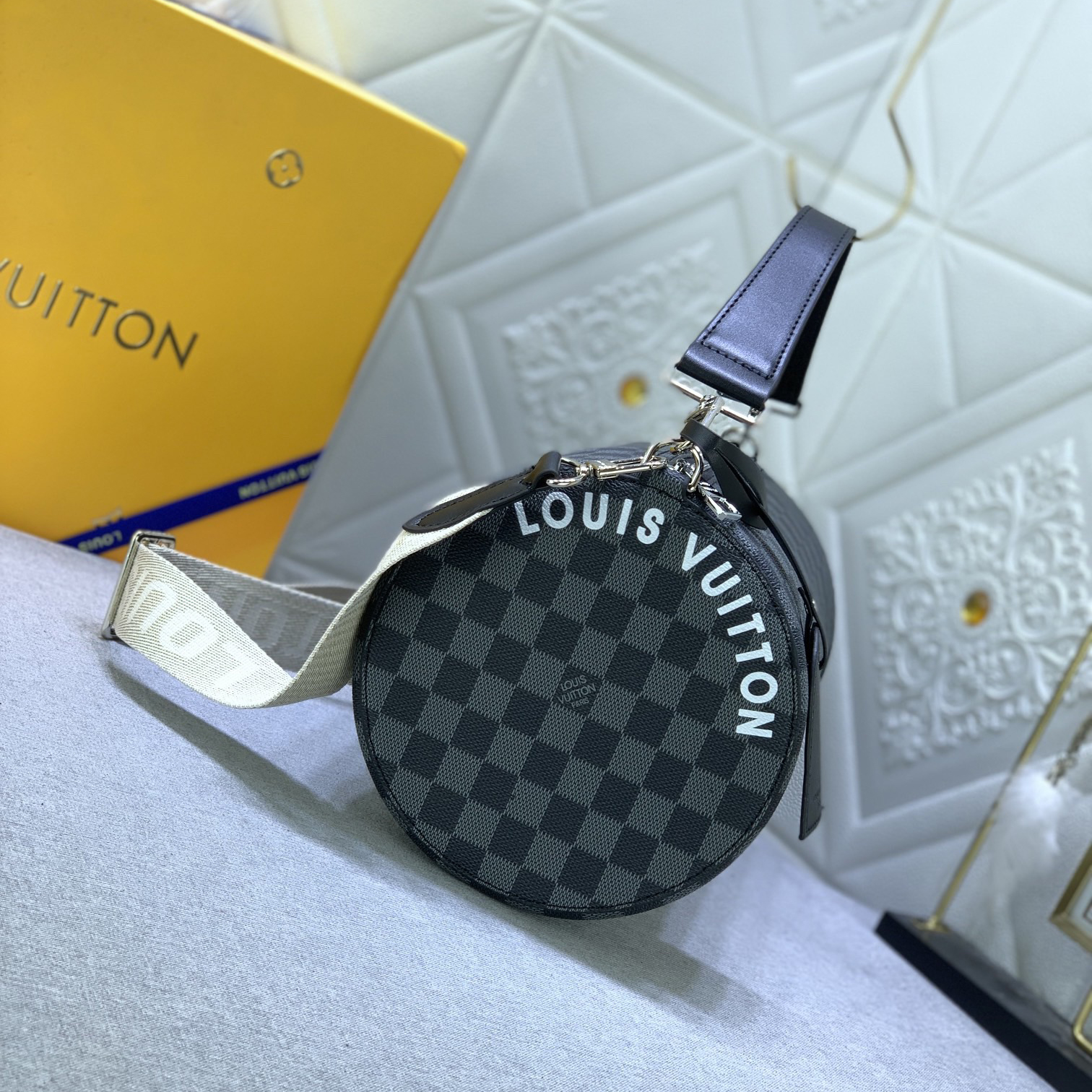 LV High Quality Women Shoulder Bags Luxury Soft Cylindrical Bag With Wide Handle And Wide Shoulder Strap The Spacious Interior Can Accommodate A Variety Of Items Female Hand Bag